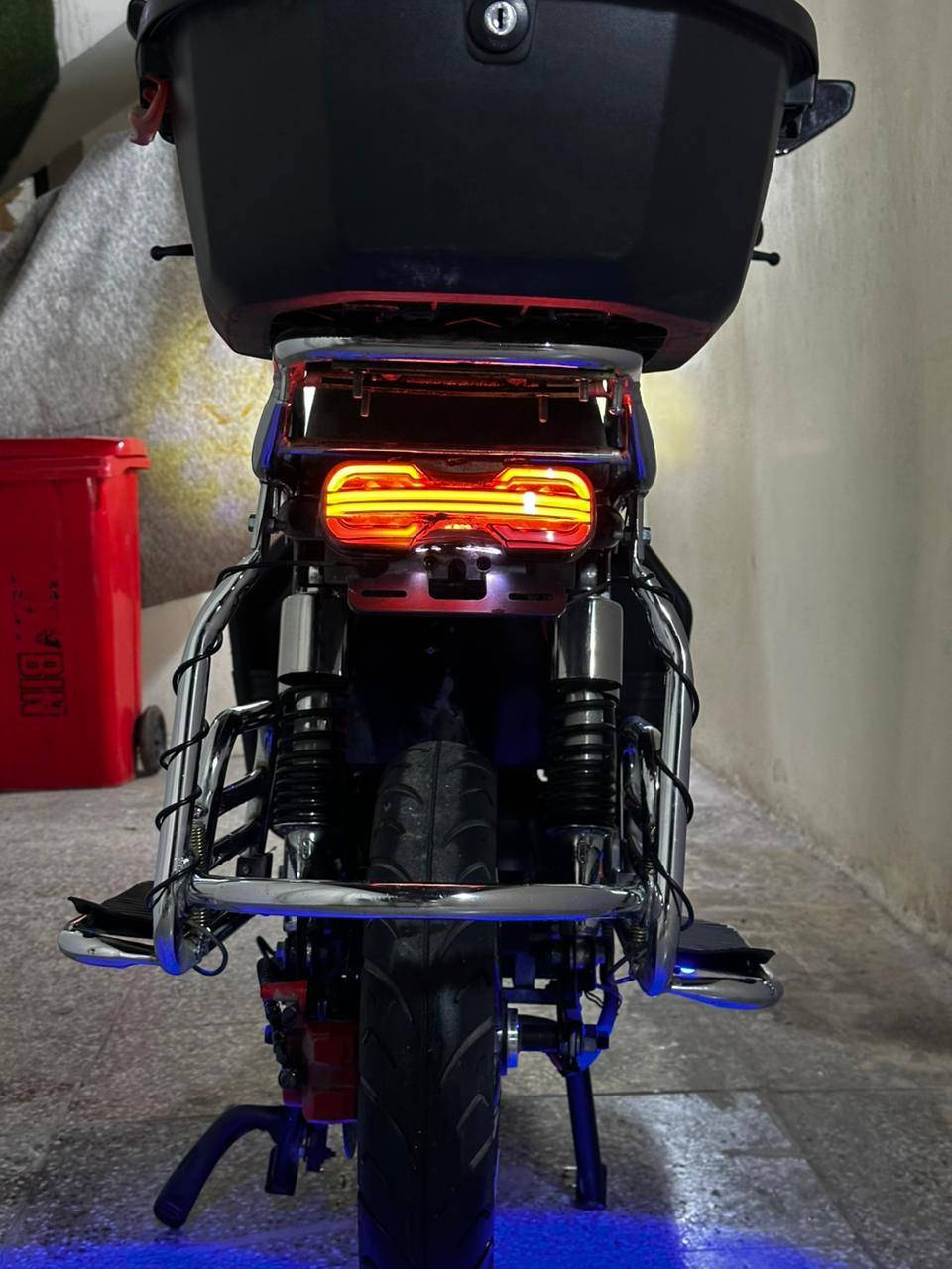 سلام عليكم دراجه شحن نوع هارلي  دراجه مستخدمه ع فحص كلها كامله  تجي وشوف بعينك  وصل شراء موجود بسمي مواصفاتها 👍

موديل 2025

بطاريات 6 دبل كبار  

السرع 4

السرعه 90 
دبل إشاره امامي وخلفي 

رجوع الخلف نضام R

لايتات عالي ناصي 

دراجه تحمل اوزانً عاليه 

بريكات دهن دسكات هدروليك 

تشغيل عن بعد 

جهاز إنذار السرقه 

قفل ستيرن 

ستاندات 2 
تعليق + صفح 
دراجه جاهزه
سعر 600 بيها مجال
بغداد حي الجامعه
***********
