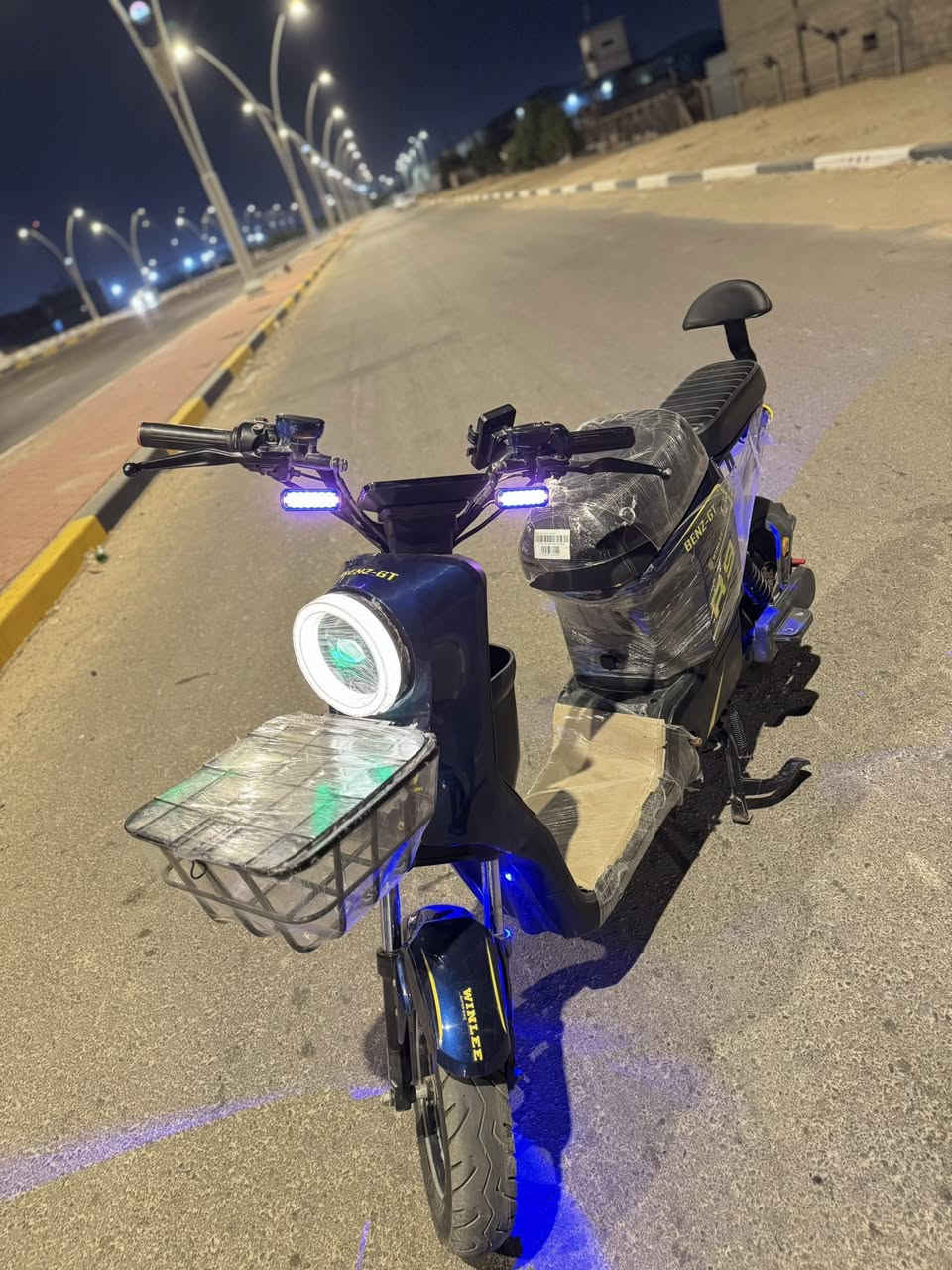 اسلام عليكم دراجه R9للبيع نضيفه توه امبدلين بطاريات جدد ليثيوم 24امبير  شغاله من الطوال للطول  مكانه البصره  اسعر 400اوبيه مجال رقم ***********
