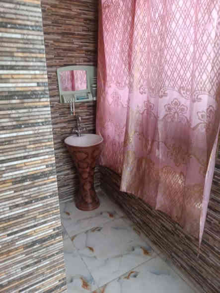 دار للبيع طابو ملك صرف الموقع شارع 80 خلف مشروع الماء قرب مجمع السلام السكني المساحة 200 متر غرف نوم هول صالة مطبخ ومجمع صحيات عدد 2 للاستفسار مكتب النبل للعقار والبناء والهندسه
*********** واتساب 
***********
