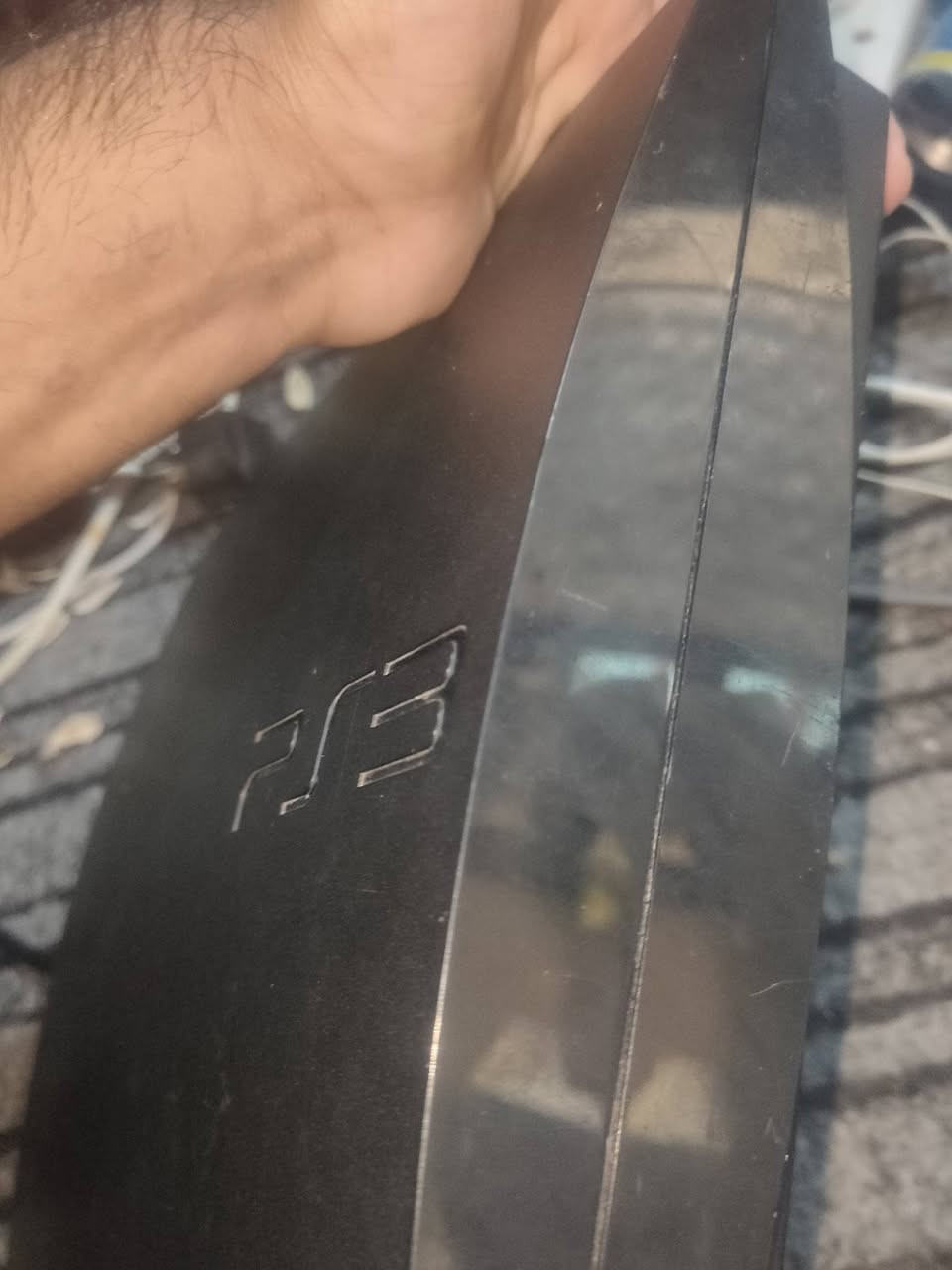 سلام عليكم بلي3  سلم بي عطل الضوء الاصفر بس هذا عطله بلي نضيف
ويا يده بعدها بالجيس 
وكل ملحقاته مع هارد خارجي 
بي العاب كلش قوية 
سعر 80 الف 
مكاني بصرة الاصمعي الجديد هذا رقمي واتسال 
***********
