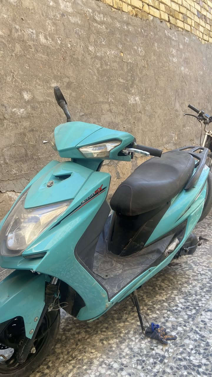 سلام عليكم شباب دراجة سكنس الله شاهد نظافة فول والكهرباء يات كلها شغالة من أول هندر تشتغل تجي تفحص شلعتا قويه بس شوته مابيه  سعر ٢٥٠بيه مجال بيع مستعجل الله شاهد عنوان نجف حي جزيره تواصل فقط على واتساب***********
