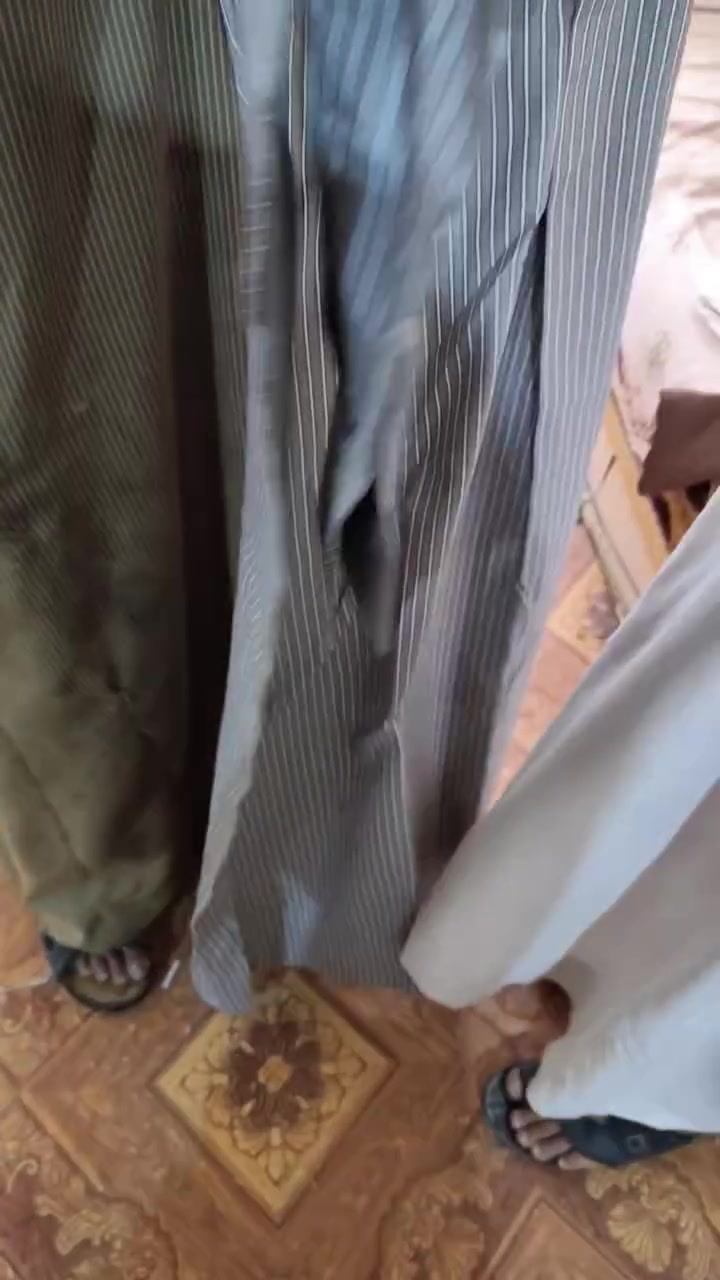 كل المجتمع يمكنه المشاركة في معرض السعادة للملابس المجانية.
أفضل طريقة : واحد يتبرع بجمع الملابس من منطقته وجيرانه ويرسلها إلى المعرض .

مدير معرض الملابس المجاني
***********
العنوان / الكوفة / شارع المطار السايدين/ سايدين محطة وقود رييال / الشارع الثاني على اليمين / ثم الفرع الأول على اليسار/ سادس بيت على اليسار .
أوقات العمل : عصر يوم السبت والاثنين والاربعاء.
من لديه ملابس يتبرع بها يمكنه ايصالها بالأوقات المذكورة واذا ما عنده سيارة هذا رقم الأخ أبو مسرة المحترم هو يجي يستلمهن ***********
