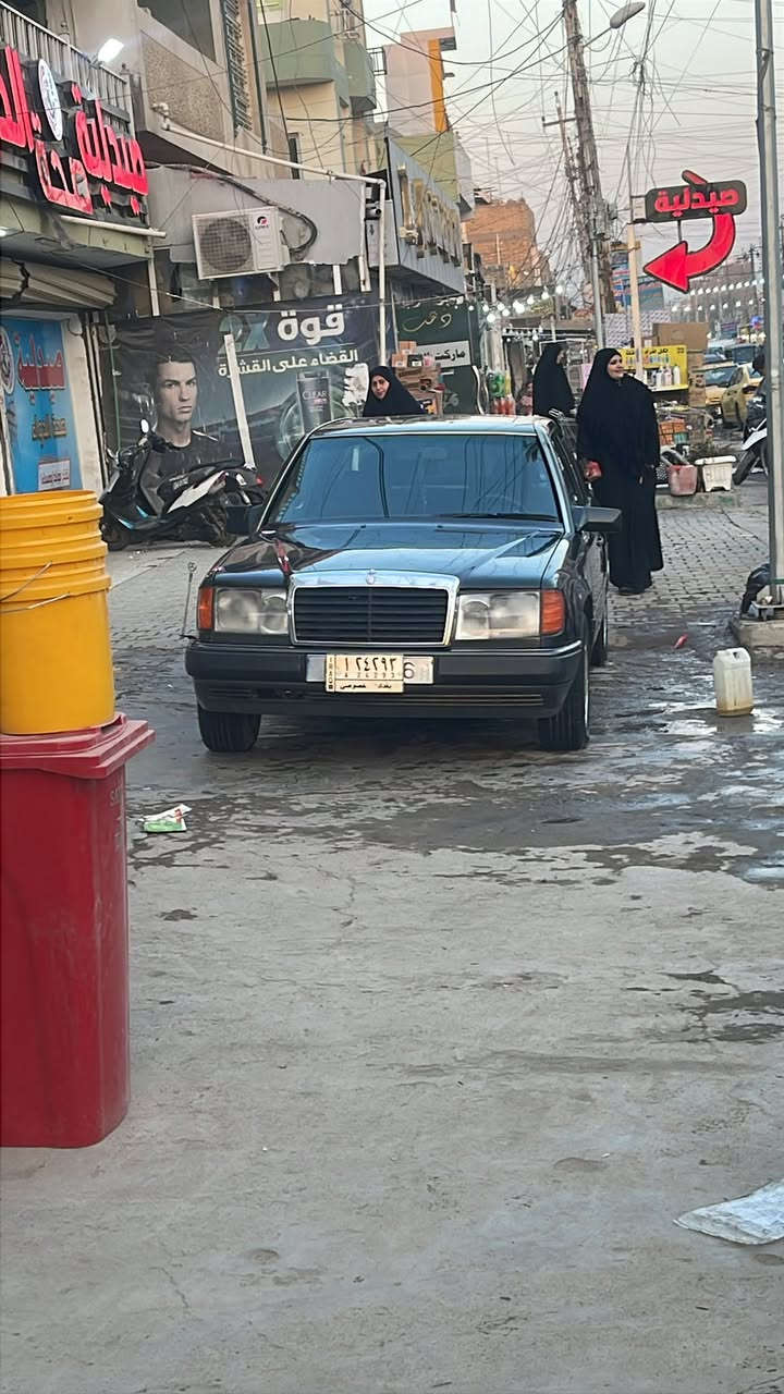 مارسدس دب مويل 91 
كير ومكينه بطه 
سياره تبريد مبدل منضومه كامله
سياره خير من الله 
السياره بيه بدايه صوت بلمحرك بدلت دهن وطلع السياره رايده محرك بطه تنين ونص
 45 وبيه مجال بسيط
مكاني بغداد الامين الثانيه 
رقم ***********
