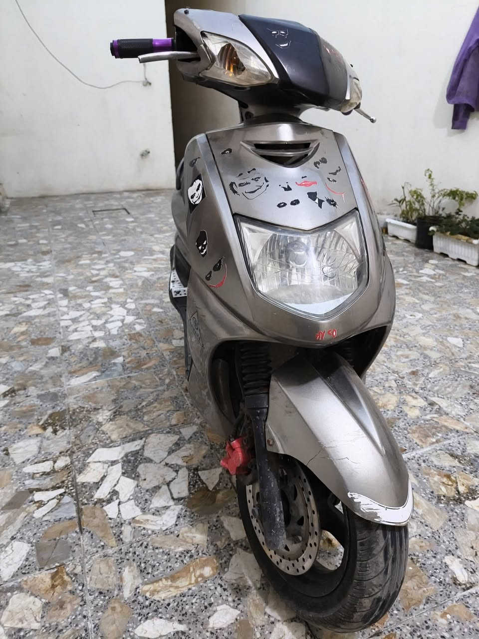 سلام عليكم دراجه سكنس نثيه للبيع كامله سلف وهندر سعر 375  وبيها مجال حك الجيه  ***********
