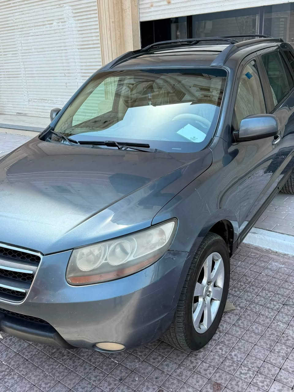 هيونداي سنتافيا للبيع 2009
السلام عليكم 
سنتافيا 2009 للبيع 
السيارة وارد امريكي 6V سلندر 3.3 
السيارة لمتد اعلى مواصفات 
فتحة 
كشنات جلد وكهرباء 
غرفتها جديدة 
7 راكب 
مكينة وكير كفالة 
شاشة وسطية( تلفزيون ) بين مقعد الراكب والمقعد الثاني 
حدادية وتخم تاير جديد 
السيارة بيها صبغ قطع بس ابيعلك حزام  وضربتها من امريكا بالمنشور 
السيارة من ال2009 لهسة على ايد وحدة و ومالك واحد يعني احنا ستوردناها ولهسة عدنا 
رقم بصرة رباعي بأسمي تحويل ثاني يوم وسنوية ما منتهية 
السعر 113 وبيها مجال بسيط 
العنوان البصرة الموفقية 
رقم الهاتف ***********
