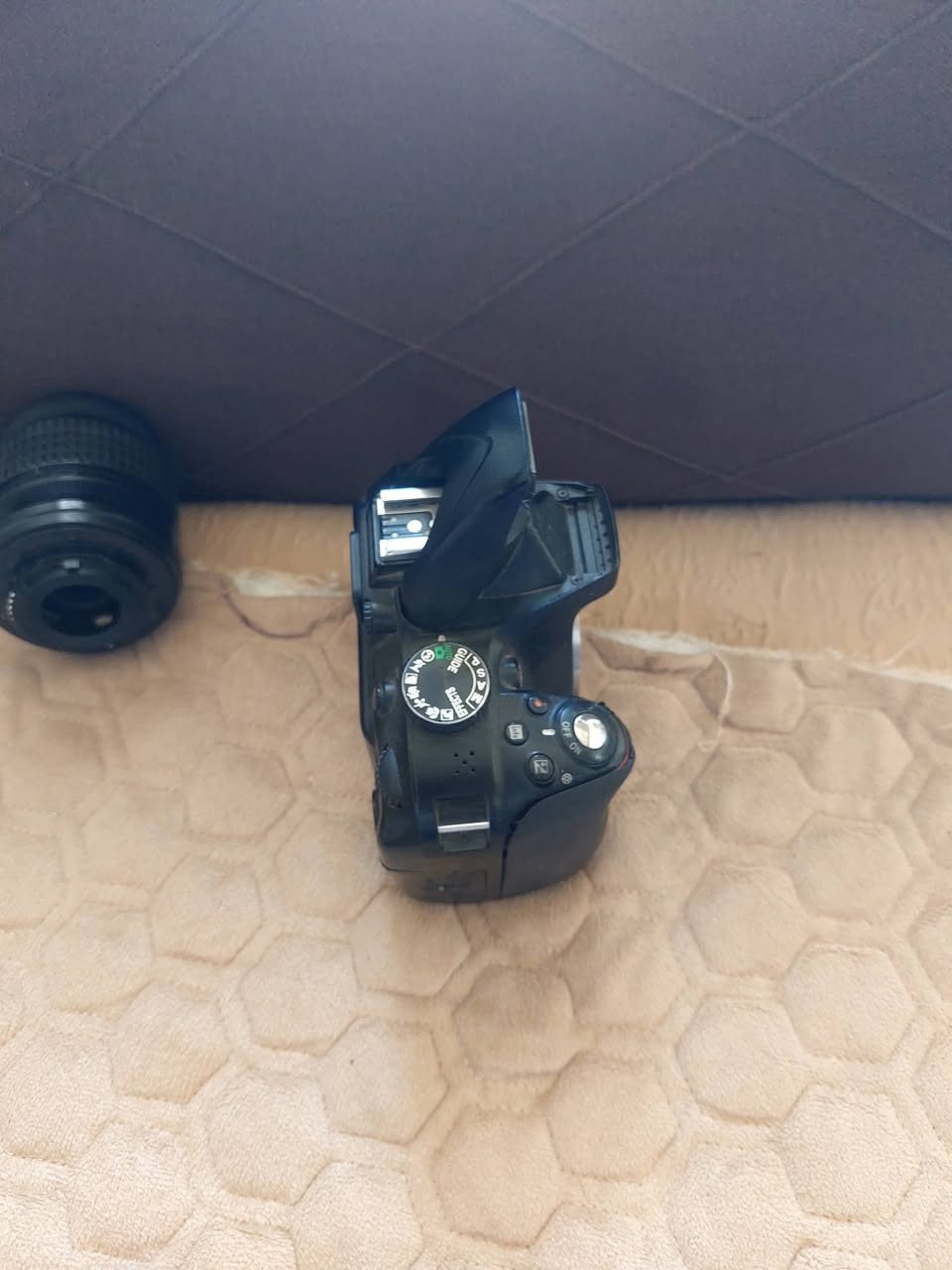 السلام عليكم كامرة نيكون 3300 dللبيع مع كامل ملحات شاحنة اصلية وبطارية ورام 16 كيكة واوزموا dji 6 مع جنطة للاتصال ***********
