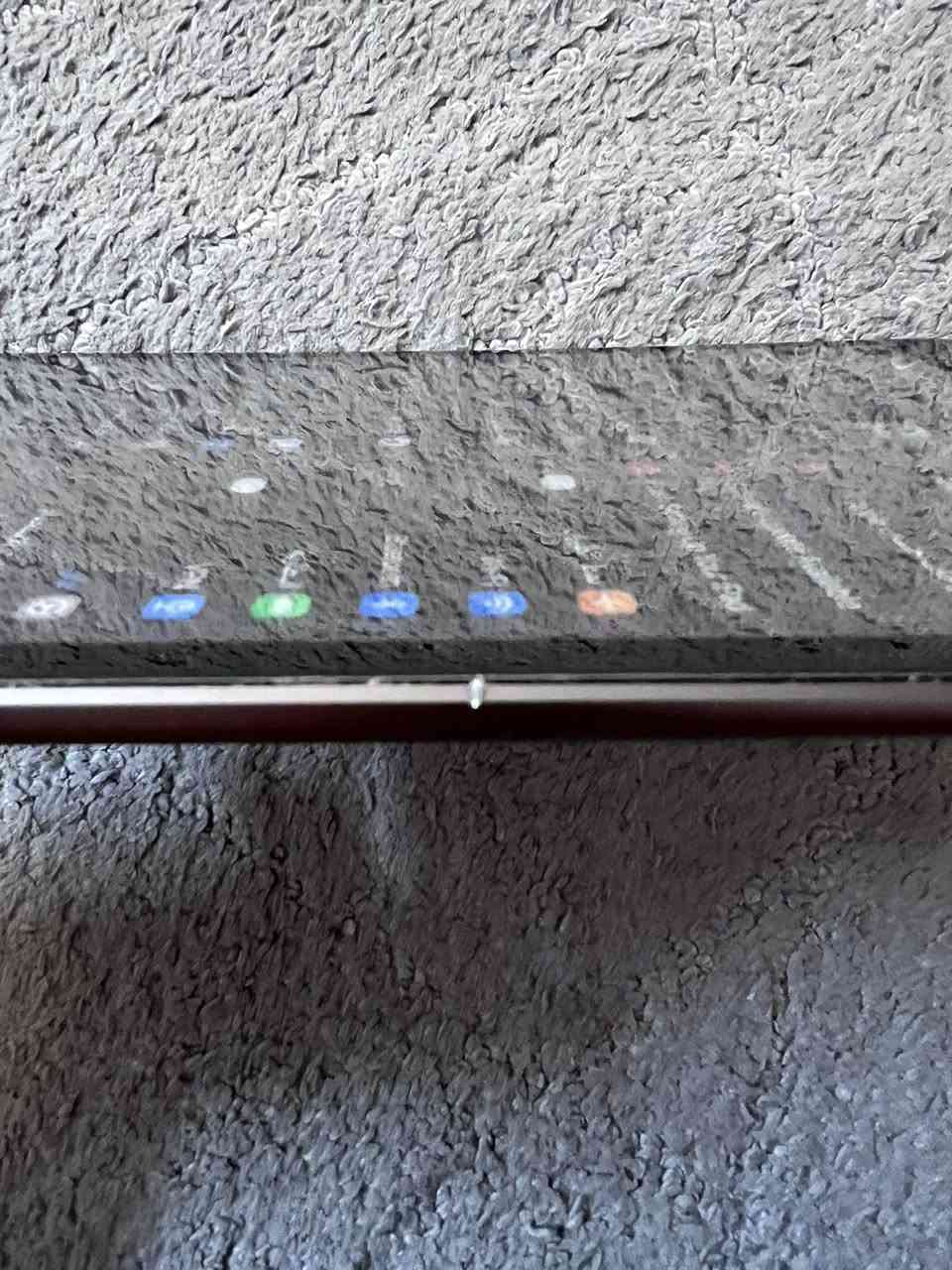 السلام عليكم ورحمة الله عندي ايباد 9 نظافته 95 بالمية بي ضربتين بس الي مبينه بالصوره وضربه كلش خفيفه فوك بالجهاز  مبدل گلاس بلادي والتاچ ايدي مايشتغل  
يجي ويا لزكة العاب وكفر دفتري وبي متجر بي كل التطبيقات المدفوعة ببلاش يعني تشتري گبل تروح تلعب
قيم واخذ الجهاز مرتب


**إذا كنت صاحب هذا الإعلان وتريد حذفه لأي سبب، رجاءا أرسل رسالة إلى الدعم الفني**