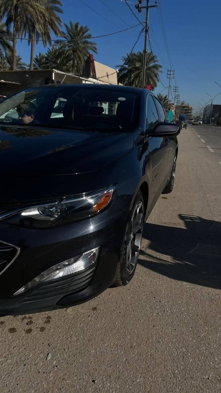 يشهد الله متوازي على بيعـ.ـها
شفروليه ماليبو LT (موديل 2023)
المواصفات العامة:
• النوع: شفروليه ماليبو (Chevrolet Malibu).
• الفئة: LT.
• المحرك: 1.5  لتر توربو ( 4 سلندر ) (اقتصادي جداً وقوي).
• ناقل الحركة: أوتوماتيك.
• اللون: [اسود].

المواصفات:
• بصمة تشغيل وتشغيل عن بُعد.
•نظام التوقف الذاتي الاقتصادي
•نظام تلقائي الايكو للاقتصاد من صرفيات الوقود
• شاشة كبيرة تدعم Apple CarPlay و Android Auto.
• كاميرا خلفية دوارة مع الستيرن ، تحكم ستيرن، مثبت سرعة.
•تدفئة تبريد للكشنات الامامية 
•تحكم كهربائي لكشن السائق
•المري الجانبية والجامات الامامية تحكم كهربائي

حالة البدن (الضرر والصبغ):
السيارة بحالة ممتازة من الناحية الجمالية، مع توضيح كامل للتفاصيل الآتية إبراءً للذمة:
• الحادث: حادث جانبي بسيط (جهة الجاملغ الخلفي خلف جهة السكن).
• الصبغ: قطعتين فقط (نصف غطاء الصندوق/الجنطة + الجاملغ الخلفي جهة السكن) لغرض التعديل والترميم.
• باقي السيارة بحالة الوكالة (ايرباجات سليمة فقط الستيرن راجع سيستم/شاصي وبدنة سليم وكالة ).
. رقم الشاصي مرافقة بالصور 
•صور السونار مرافقة للصور 

الملاحظات الميكانيكية:
• السيارة ماشية [49] الف ميل .
• الحدادية: الأمامية فقط جهة السكن بنسبة (40%).
• المحرك والكير وبقية الأنظمة الميكانيكية والكهربائية بحالة ممتازة جداً وجاهزة للاستخدام.
السعر المطلوب: [115 ] (قابل للتفاوض البسيط).
المكان: كربلاء المقدسة.
للتواصل والاستفسار:
يرجى الاتصال على الرقم: [ *********** ]
أو المراسلة عبر واتساب.
