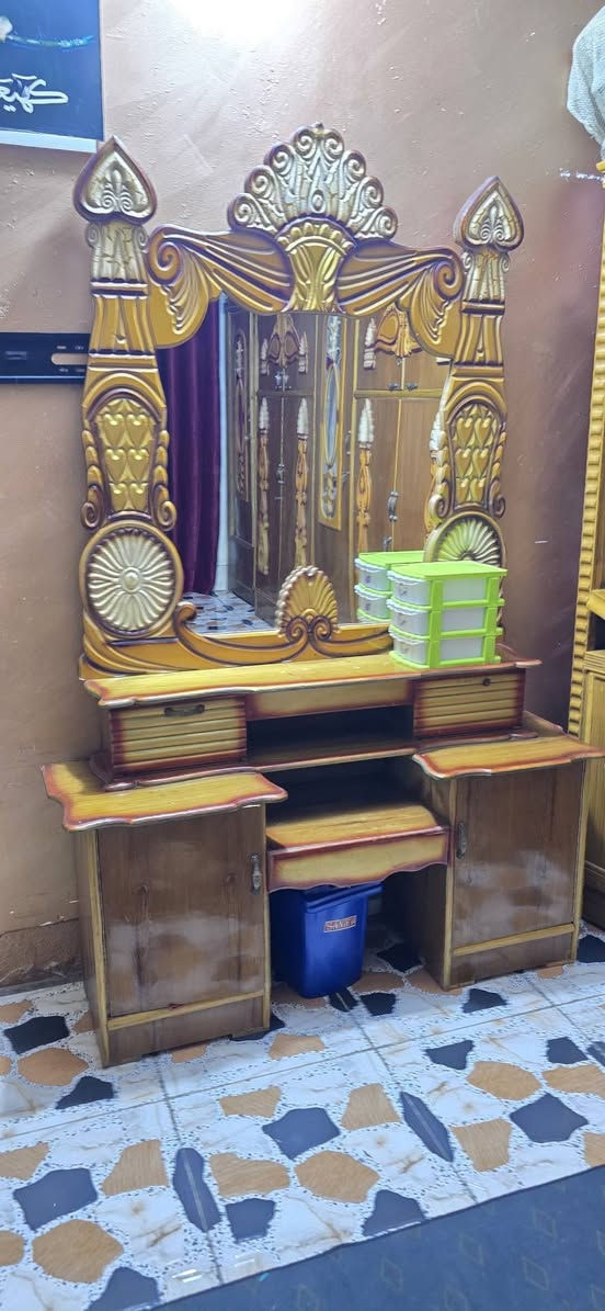 غرفه للبيع بعدهي جديدة مثل متشوف بعينك الشراي يتصل .***********
