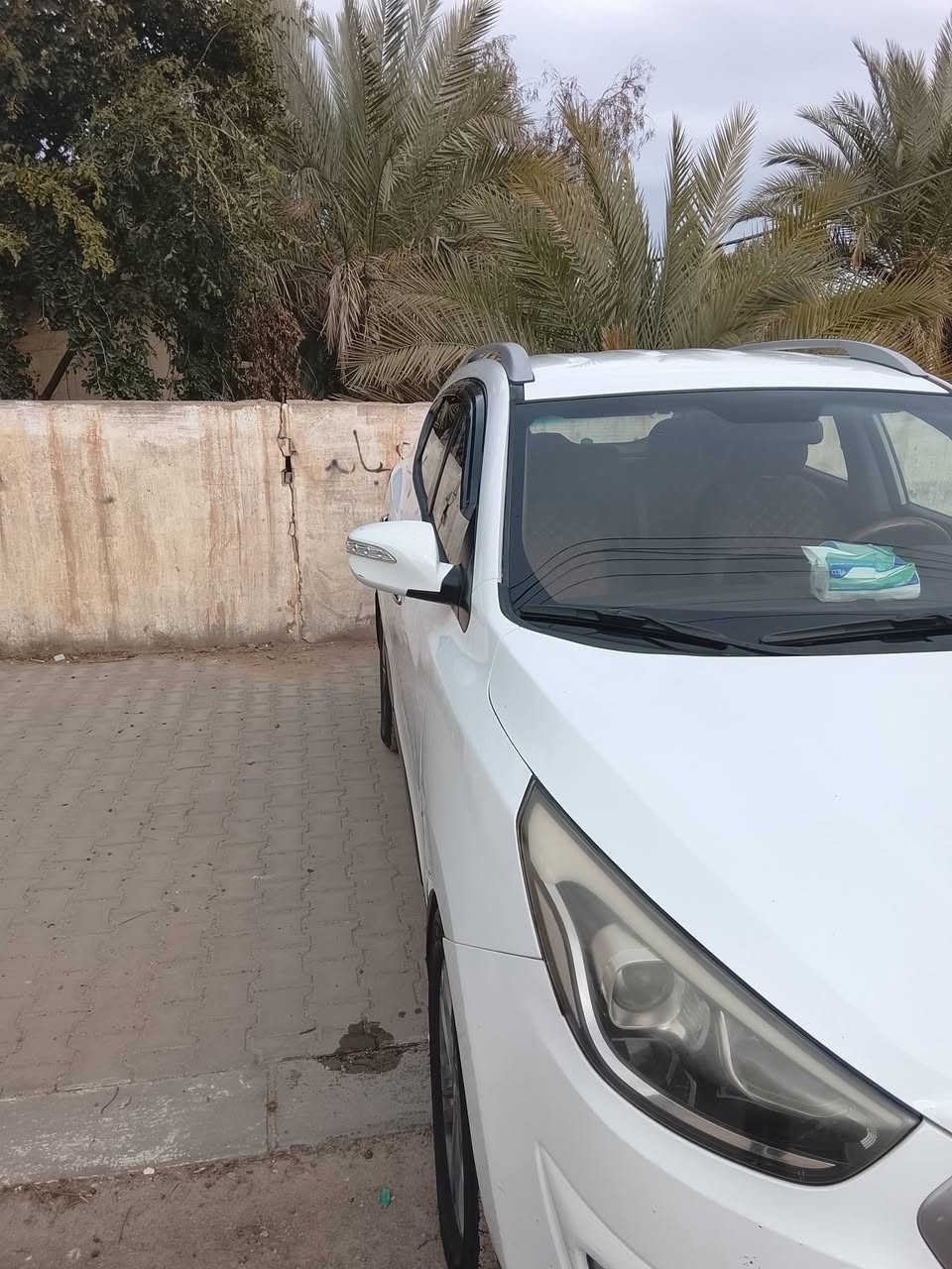 السلام عليكم كلبي 
الاسم: توسان خليجي
موديل :2014
الموصفات:نص فول 
مكينه:2000 دوش مامفتوح 
رقم العجله : بابل باسمي تحويل ثاني يوم 
كير /اوتماتيك +عادي 
وارد خليجي /سياره بيه ضربه موضحه بل صوره 
سياره اكفلك شواصي لغود تكم حوض جنطه 
1 شاشه تاب اصلي 
2/حساسات خلفيه 
3/كامره خلفيه
4/كشنات جلد 
5/تخم تاير 
السعر 160 وبيه مجال بسيط جدا 
مكاني نجف الاشرف *********** وتساب او تصال

