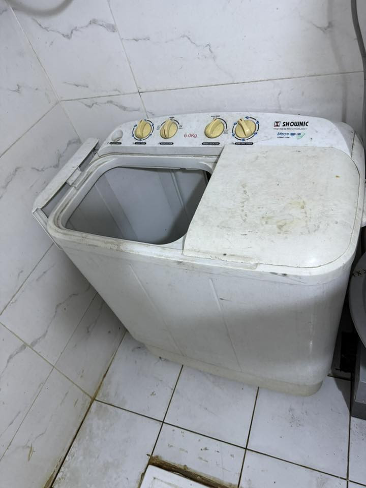 طباخ إيطالي سل أستيل 
ثلاجه تبريد +تجميد 
غساله الحجم الصغير 
قنينه غاز التواصل واتساب 
***********
