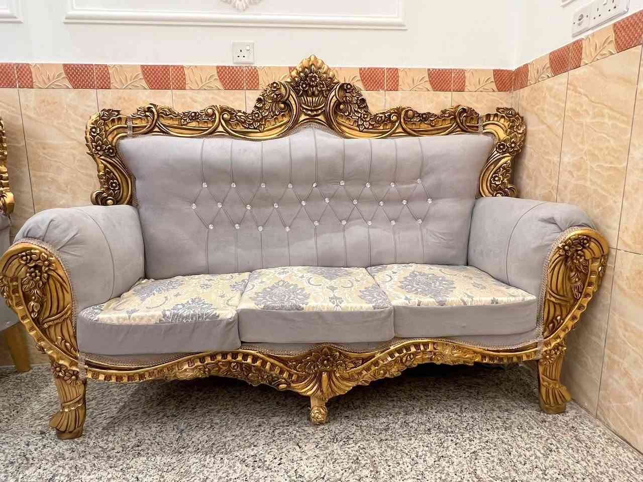 للبيع ١٠ مقاعد ما مستعمل جديد رقم هاتف ***********
سعر٦٧٥ و بيه مجال
