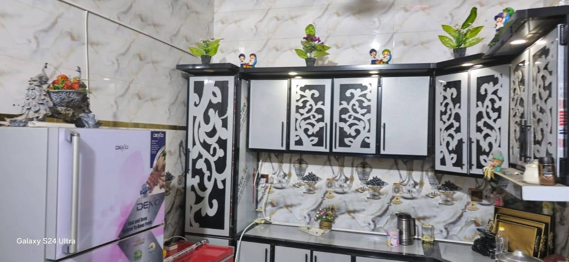 بيت للبيع مساحه100م طابق واحد امامي بفداء نهايه شارع ابولبنان بناء حديث كونكريت السعر110مع المجال للاستفسار ***********
