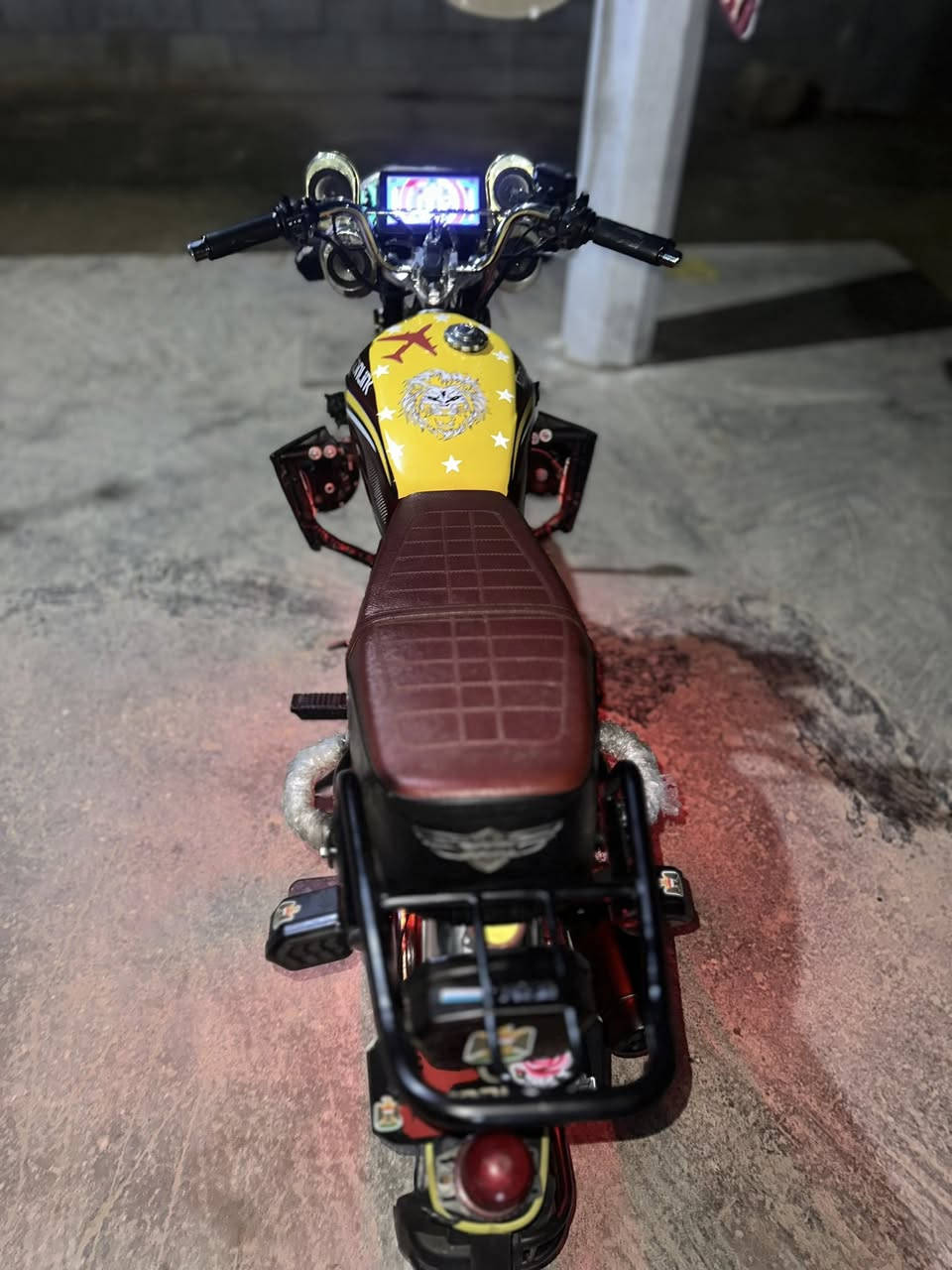 سولنك زنجيل محرك ٢٠٠موديل ٢٥
بيع ومراوس بصمات وسويجات اوراق مكاني القائم
ماشي ٤٠٠٠ألف وشوي بعده جديد فول نضافه وكماليات 
مرأي موجوده ويا شبجه


**إذا كنت صاحب هذا الإعلان وتريد حذفه لأي سبب، رجاءا أرسل رسالة إلى الدعم الفني**