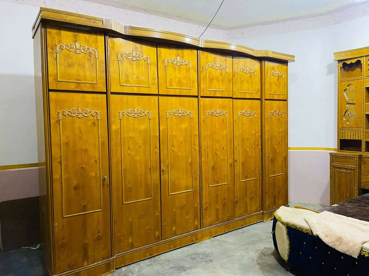 سلام عليكم  للبيع غرفه هودج اربعينيه قطعتين فصال حطاطه مستخدم شهرين.جديده
 عنوان الرمانه السعر مليون 250 وبيه مجال للاستفسار *********** واتساب
