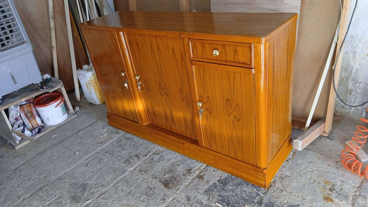 اللهم صل على محمد وال محمد..
نجاره عراقيه تسكام كافه الأخشاب..

وتصليح تغليف وصبغ  وترتيب كافه الأخشاب المستعمله..
سيد حيدر.../***********
