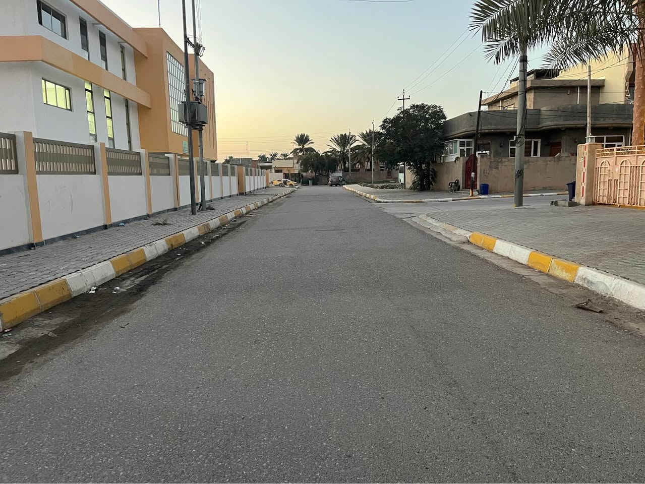 قطعة أرض 200ك للبيع 
طابو صرف شرط الأسكان
خلف الملعب قريب من الإعدادية
تبليط ماء مجاري فول خدمات 
شرط التحويل والبصمة
للأستفسار *********** خناقين, ديالى
