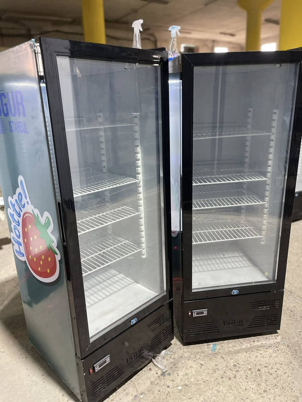 بعد اذن الادمن🌼
الموديل الحديث توفر الان😍
عارضه ايكور  عمودية حجم 10قدم ارتفاع135سم والعرض52سم مزودة بمطار إيطالي الصنع اقتصادي بالكهرباء والإنارة لد داخلي مع ضمان سنتين صيانة موقعية مجانية والتوصيل مجاني داخل بغداد كل هذا بسعر335الف للحجز والاستفسار الاتصال على الرقم ***********
