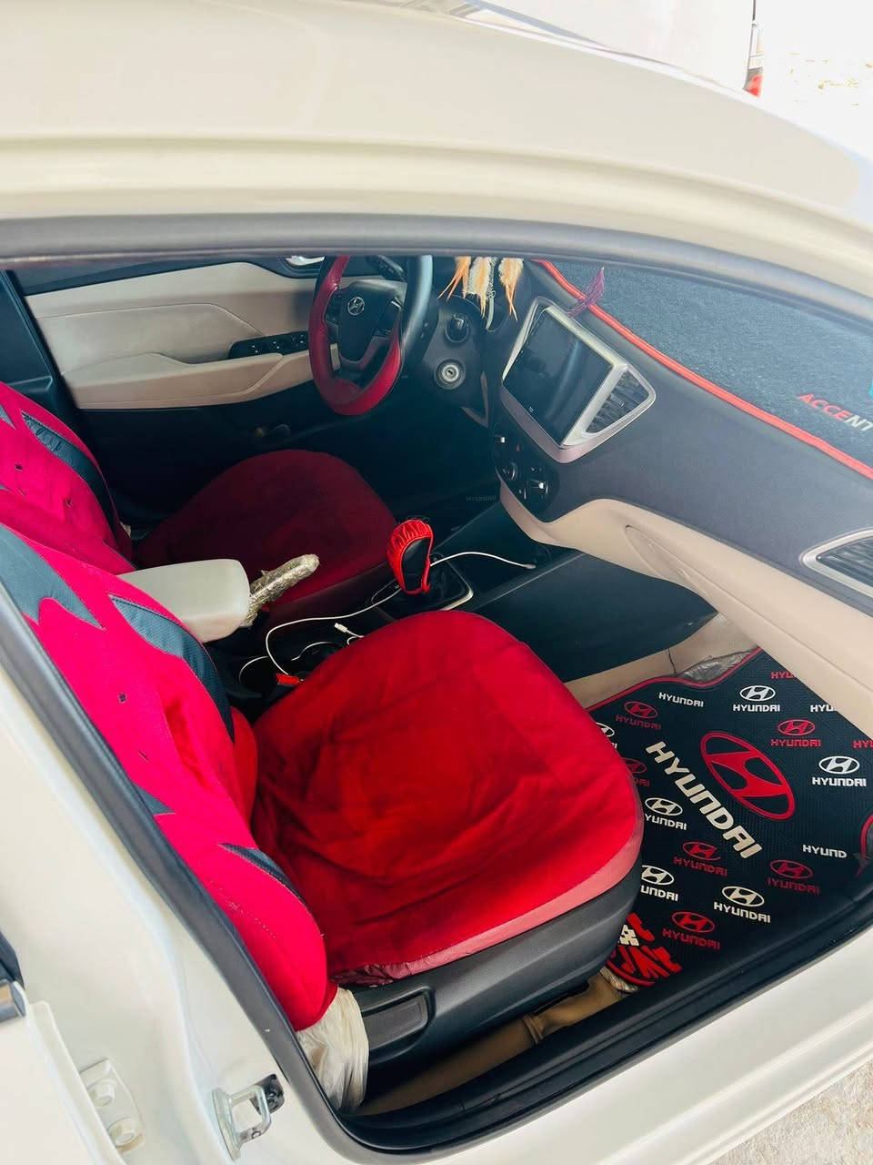 اكسنت مديل 2020  خليجي  
رقم ذي قار حره 
كفاله عامه 
فوال موصفات
تحكم ستيرن جهتين 
شاشه 
كامره دواره 
تبريد قطعتين 
اشاير بل مرايه 
ويل كب 5 
حساس ابواب 
حساس بنيد 
فتحه بل قماره 
مكينه 1600 
سعر 135 وبيه مجال 
***********
