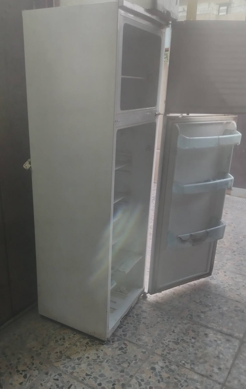 سلام عليكم ثلاجة شغاله اي تصليح مابيها للبيع مكاني بغداد الغزاليه السعر 125000الاستفسار ***********
