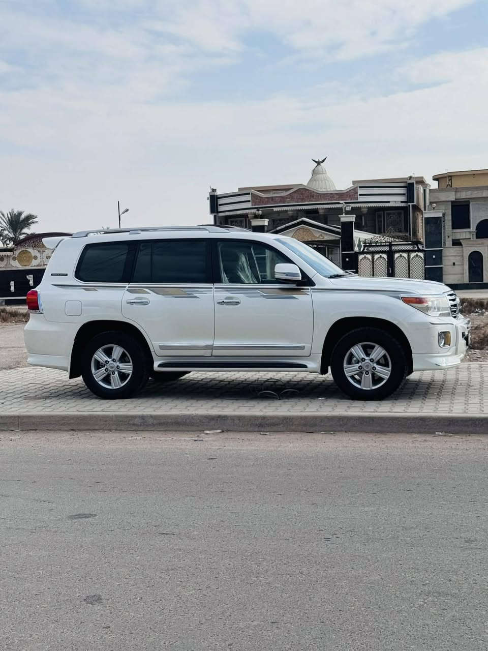 سلام عليكم
1_لاندكروز2013
2_فول مواصفات واحد عله واحد
محرك 6
4_بصمه ابواب
5_بصمه تشغيل 
6_تشغيل عن بعد
7_مري شفط 
8_اشاير مري 
9_اشاير ترحيب
10_كشنات كهررباء
11_7راكب
12_تبريد❄❄
13_فتحه سقف
14_دفع رباعي/فور ويل
15_مكينه وكير جدد
16_سياره مكفوله كفاله عامه مكفوله من كلشي سياره جديده بمعنه الكلمه عله وضع شركه حساسات صدر امامي خلفي كامله من كلشي طفاية حريق 
سياره جديده
17_رقم بغداد بسمي رقم دولي انكليزي 
18_رقم صاحب السيارة.***********
*********** كورك
