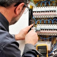 كهربائي تأسيسات منزلية  عامة سيمنز بوري صيانة جميع البوردات والمنازل ا...