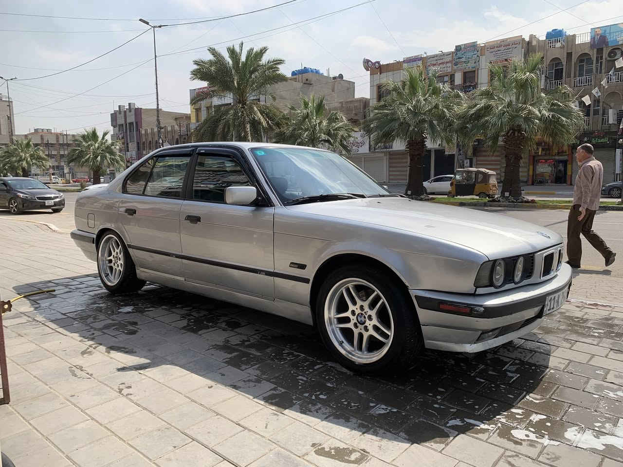 السلام عليكم
Bmw 525 i 1991
(مسكر عدل )
رقم بغداد جديد وسنوية جديدة والهزه جديدة (بأسمي )
تحويل وره يوم 
السيارة نظيفة وجاهزة من كلشي 
3 انظمة قيادة 🏁
گير محرك صدر كله نظيف ✨
تبريدها شغال ❄️
سنترلوك 4 ابواب (سويچ شخاطة)
تخم تايرات شديتها قبل 3 اشهر
باتري جديد قبل 3 اشهر شديته 🔋
كشنات تحكم كهربائي 
الويل M 🛞
لايتات زينون 
الجام كهرباء
السيارة مكفولة من الكص واللغود مصبوغة عام للجمالية ✨بيها ملاحظات بسيطة   
السعر (67$ورقة) وبيها مجال قليل حك الجيه 
بغداد / البنوك
***********
