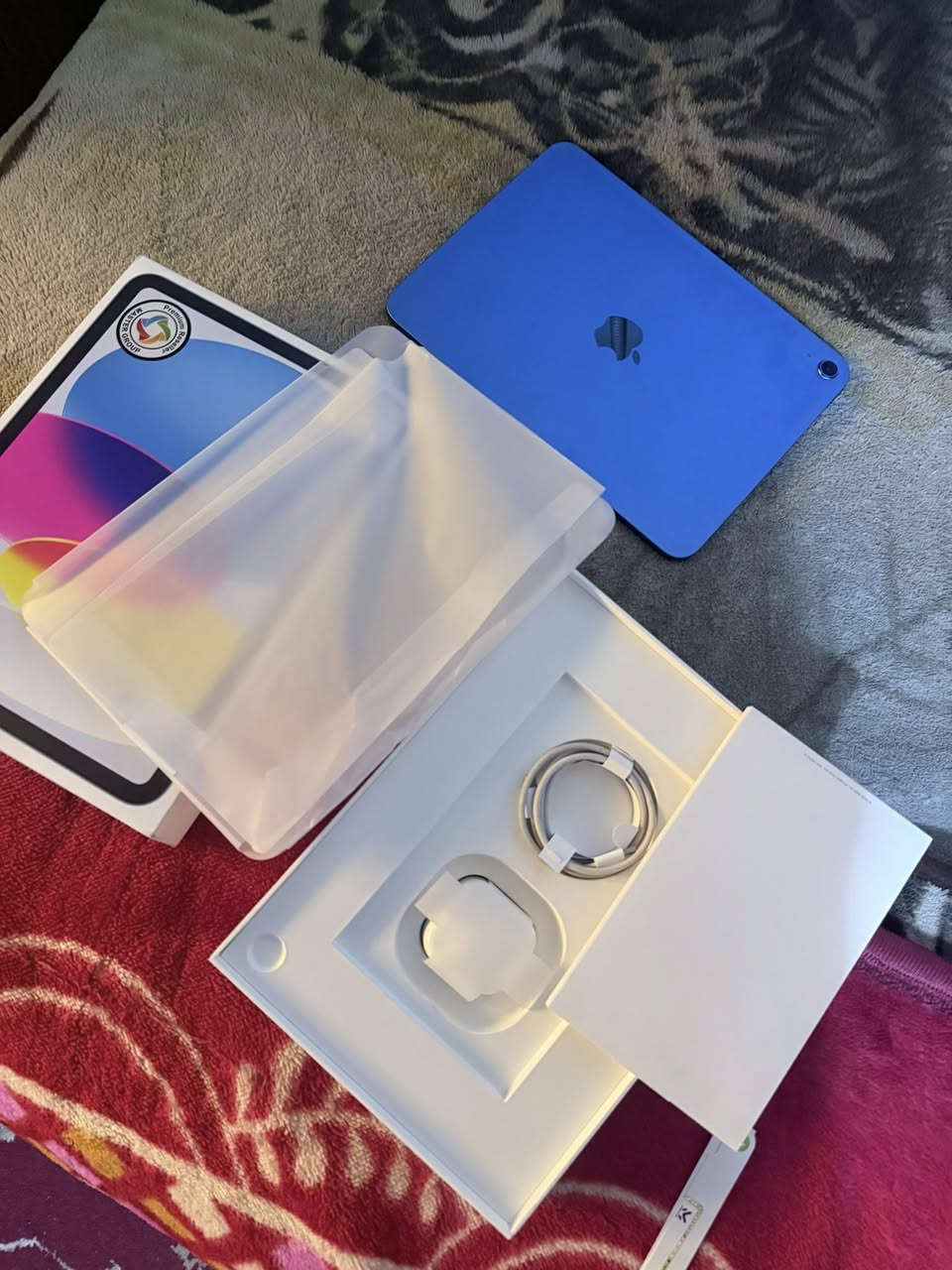 ⸻

للبيع: iPad 11 A16 مع ملحقاته
 • الموديل: iPad 11 A16
 • الحالة: ممتازة، البطارية 98%
 • الملحقات:
 • ماجك كيبورد بسعر 65,000 د.ع
 • قلم عادي (غير أصلي)
 • الضمان: ضمان ماستر
 • الاستخدام: خفيف جداً، فقط لمشاهدة الأفلام
فقط بي زلغتين صغار ممبينات موضحهن بالصوره من وره القلم يعني مال قلم لا ضربه ولا شي والباقي شخطه وحده ما بي نضيف ١٠٠٪؜

💰 السعر: كلهن ب450 الف  وبي مجال شويه والي يريد بس الايباد بدون القلم والكيبورد سعر اخر براحته 
📍 الموقع: بغداد المشتل 

للاستفسار أو التواصل: [رقم الهاتف أو واتساب] ***********
