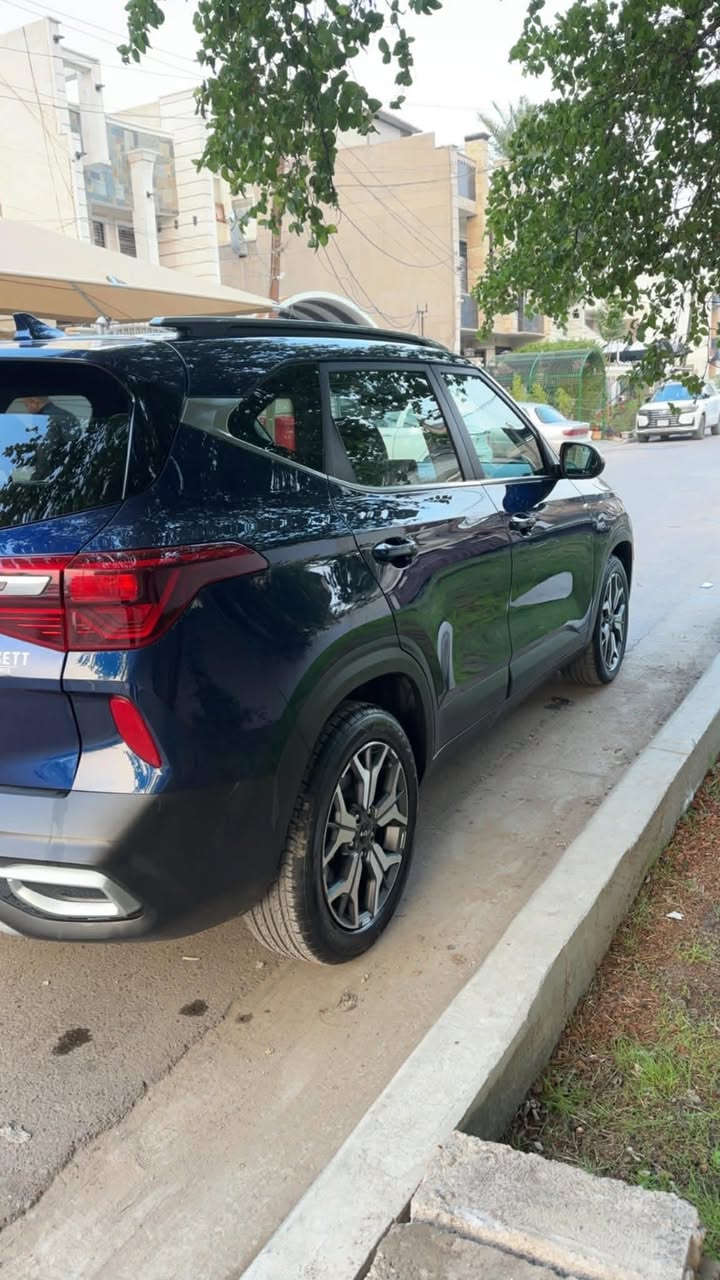 السلام عليكم كيا سلتوس EX الفول موصفات 1/1
‎موديل 2023
محرك 2000 المرغوب 
فول مواصفات فتحه 
كشن جلد كهرباء
تدفئه كشن 
رادار امامي 
نقطه عمياء 
اطفاء ذاتي عند الوقوف 
ماشيه 37
حادثه بارد بسيط بلجاملغ و صبغ دعاميه اماميه فقط  السعر 175و بيه مجال بسيط 
مكان السيارة بغداد حي الجامعة 
الشراي يتصل ***********
