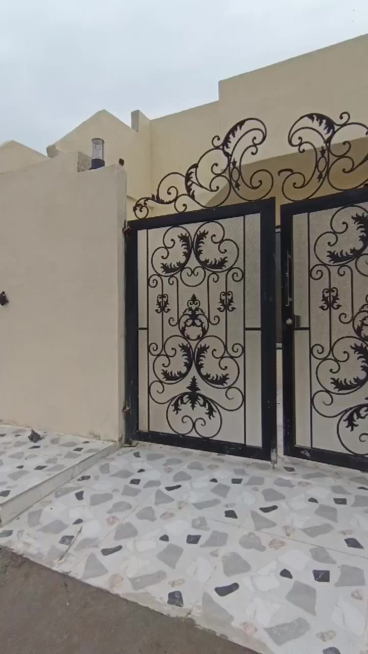 بيت للبيع مساحه 100 متر.. صفر 

فول سيراميك البيت جديد اخوان بعد محد ساكن بي 

اني لابياع ولا شراي 💚البيت الي عمرته درجه اولى والله

سعر 36 اريد ابيع.. 

العنوان حي بدر فرع مول حسين خدمات ماي كهرباء واصل
تبليط مو بعيد 

هذا رقمي *********** 

يرهم مراوس بكورلا تكسي حسب الاتفاق وتحياتي للجميع
