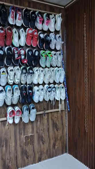 حذيه باله اروبي لاصلي ترانشوز  مكان صوفيه يم ملعب محمد حميد.  ***********
