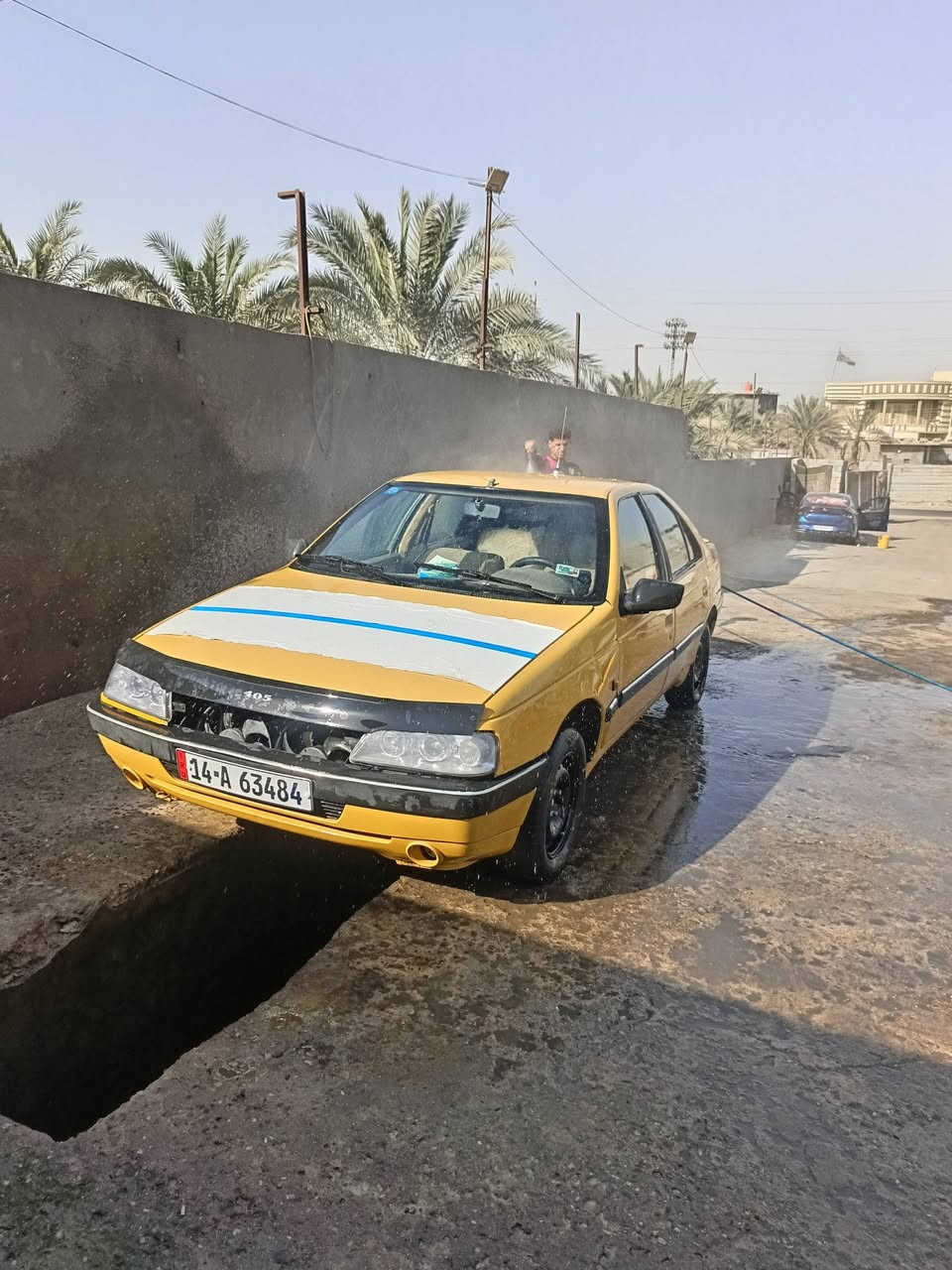 بيجو 405 للبيع موديل 2016 سياره حلوه ونضيفه مكينه خير من الله كشرها نضيف مفوله من الصبغ بيها بس ضربه و موضحه بالصوره الدعاميه الوره سياره كلش حلوه ونضيفه بيها بس مشكله بالكهربائيات تحمه بدلت فانات بدلت كتفات مافاد فيوزات بدلت نفس الشي ما اعرف شنو الي بيها والباب الي وره السايق مال العبري ماينسد دواخلها نضيفه وحلوه  رقم انكليزي راعيها موجود سنويه جديده تحويل ثاني يوم اوديك لراعيها وتتفق وياه على التفاصيل مصفره هيئه وضريبه مكان السياره بصره ابي الخصيب محيله كل الهلا بيكم تجي تگلب تقتنع يله تاخذ سعرها 40 وبيها مجال رقم الهاتف *********** متواجد واتساب ورصيد فقط
