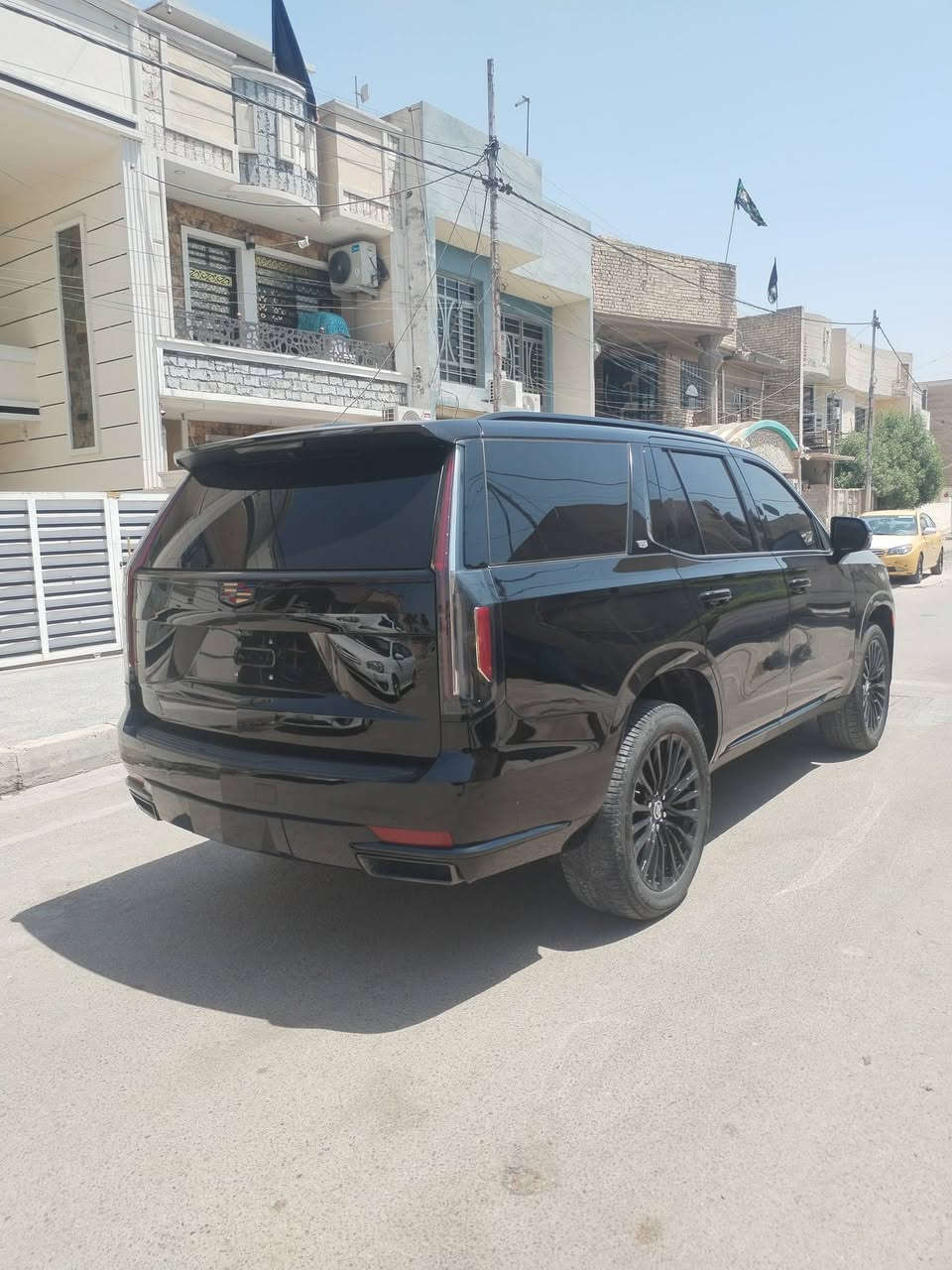السلام عليكم للبيع كديلاك اسكاليد 2022 وراد امريكي حادثه جاملغ وبنيد بدون شاصي  ماشيه 51    رقم بغداد  السعر 550 وبيه مجال ***********

