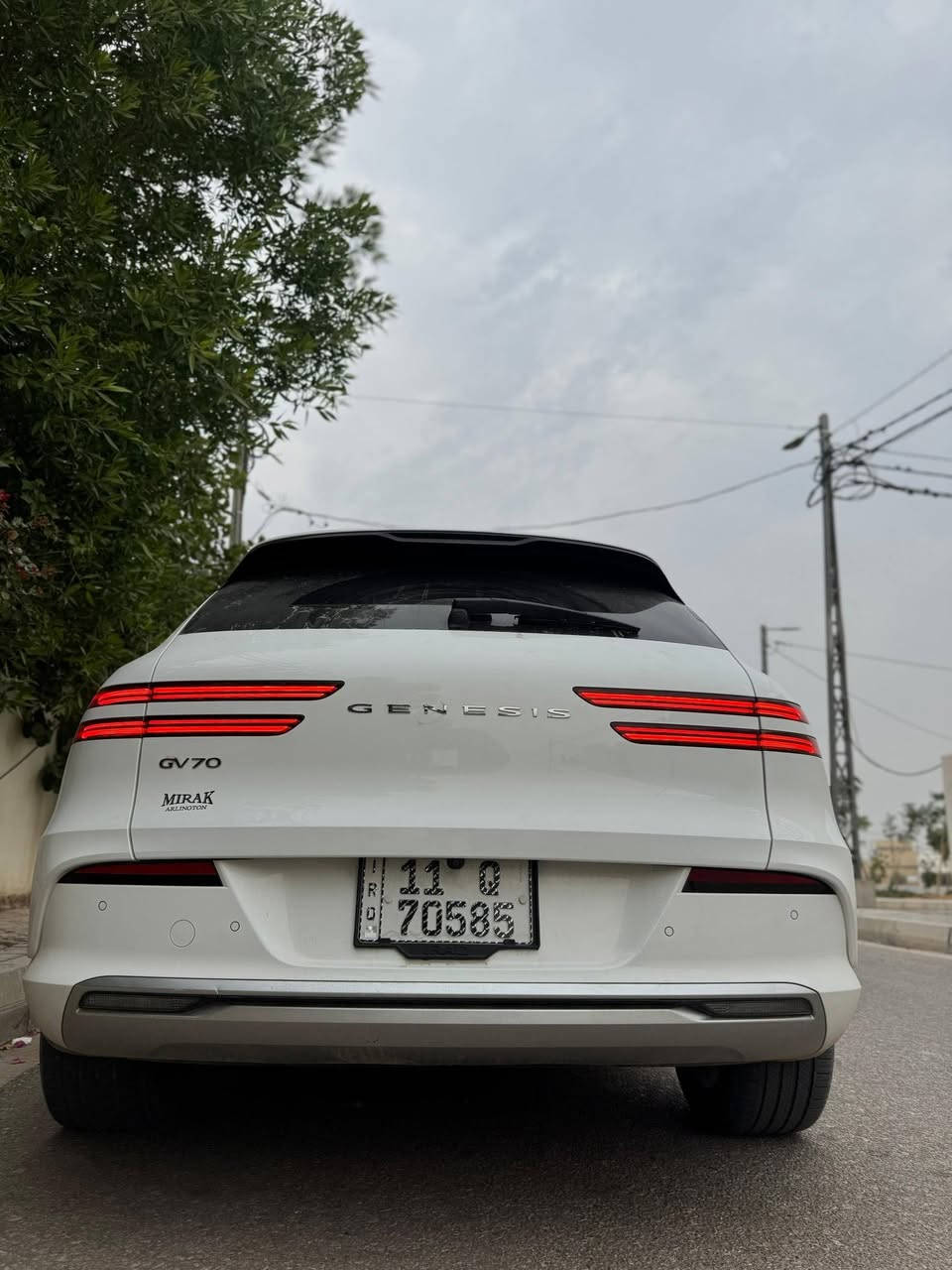 فقط للبيع
2024 Genesis GV70,
 Advanced
جنسز موديل 2024. GV70  
كهرباء بالكامل يعني كل هالفخامة و تفتر بيها 
طول السنة ببلاش
الفخامة و العزل و المواصفات والقوة 
صاروخ ميتقارن ب اي سيارة 8 سلندر
شحن كهرباء تمشيك 500 كيلو

 
دفع رباعي محركات اثنين
480 حصان
من الصفر ل 100 خلال 3 ثواني

حادث خفيف جداً 
ماشية 41 الف  فقط
بدون شاصي بدون دواخل بدون ايرباك

الجام كله دبل امامي و خلفي عزلها رهيب

فول فول للاخير من البانوراما 
لمساج الكشنات للكامرات 360 

تمشي بالريمونت وكل المواصفات الباقيه موجوده
للبيع فقط اعتذر عن المراوس
السعر 320 زرقة

رقم الشاصي 
5NMMCET14RH001224

السعرورقة 
***********
***********
