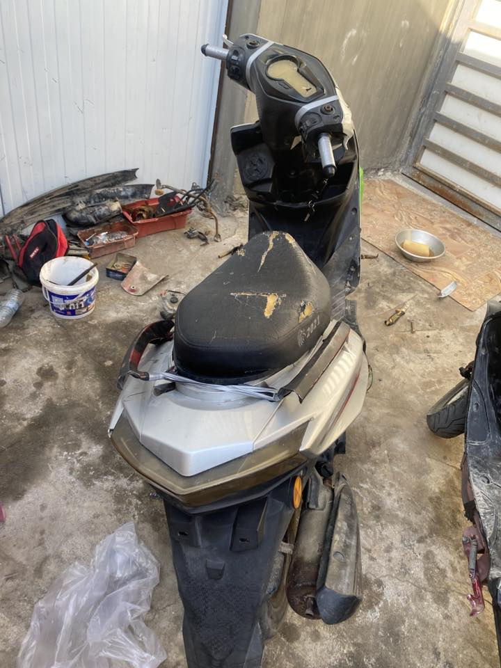 السلام عليكم دراجه سكنس صيني محرك ماكس بوشه 49 بلاد شغاله للبيع شلعه ومعدل نقصهه يرادلهه سلف بس سعرهه 275 وبيهه مجال قليل للشراي مكاني البصره القبله ***********
