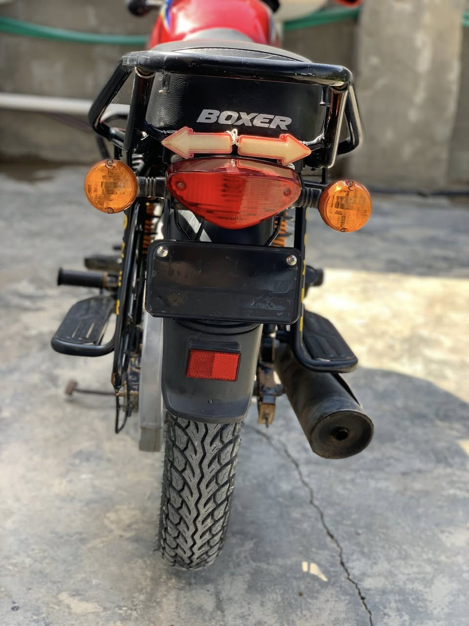 سلام عليكم دراجه بوكسر مديل 21دراجه خير من الله نضافته مثل ماوضح بلصوره عنوان ديالى تقاطع الوجهيه الشراي ينتصل ويدلل ***********
