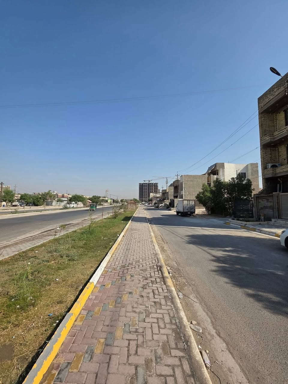 السلام عليكم قطعه ارض ١٥٠ متر للبيع في حي الجهاد منطقه الاساتذه
واجهه ٧ ونص ونزال ٢٠ 
موقع القطعه مباشر على اربع شوراع قرب مجمع السلام السكني 
 المنطقه راقيه وجميله جدا 
للاستفسار اتصل على 
*********** 
ابو محمد للعقار 
🎙️يوجد خدمه واتساب 🌹
