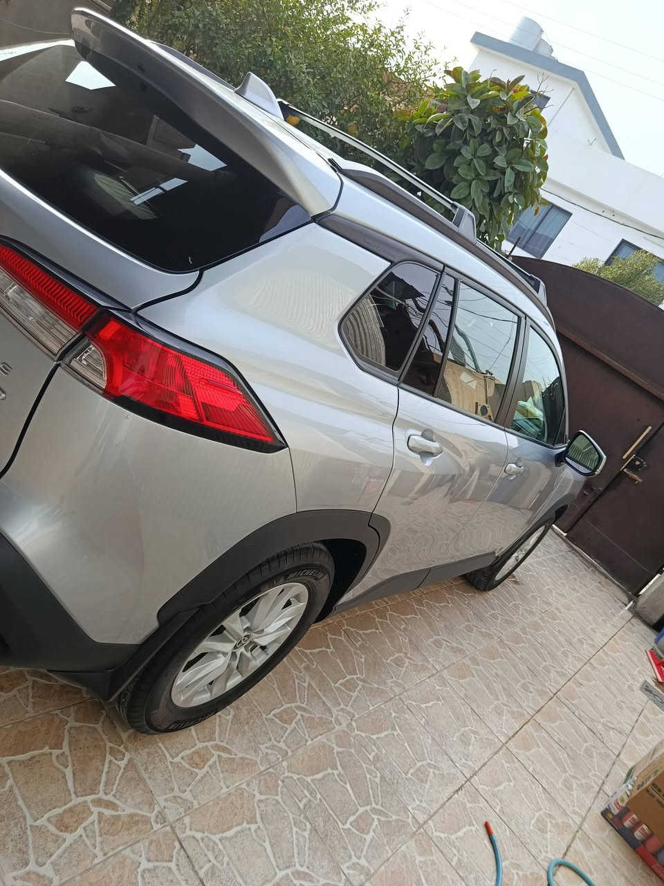 كورلا كروز موديل 2023
حادثها جاملغ السكن صبغ 
حافه البونيد صبغ 
مواصفات رادار امامي و جانبي 
سقف سلايد +بصمه تشغيل عن بعد 
ويل كروم لايتات Led 
سياره دفع رباعي مرغوب 
بعد بيها هواي مواصفات 
رقم اربيل بأسمي جديد رقمتها 
مكاني كركوك ـ حي واسطي 
رقم الهاتف *********** 
راسلني واتساب عندي فيديو كامل للسياره مفصل تحياتي
