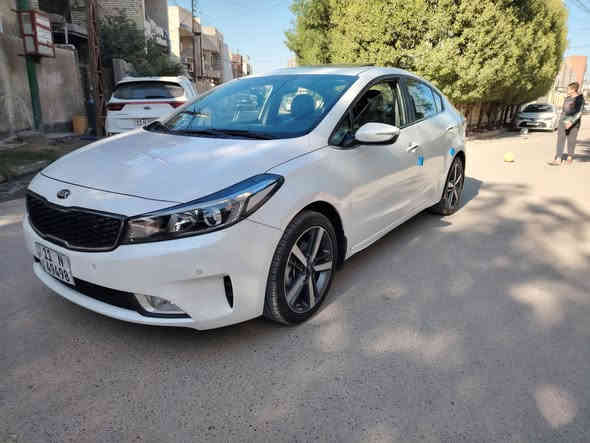 كيا سيراتو 2017 وارد ايراني اصل خليجي..
كفاله من الصبغ والتبديل وحتى من الشخط من الزيرو باسمي.. 
ماشيه 40 الف شرط تراي مال جديد 
فول موصفات اعلى فئه VIP..
بصمه..
محرك 2000 دوش..
كراسي كهرباء وكشن السايق خزن ميموري..
تبريد تدفئه بل الكشنات..
راذارات امامي جانبي وتوقف ذاتي..
فتحة سلايد..
مري شفط وترحيب..
سماعات انڤنتي..
شاشه وكامره بلاد جي بي  S
 البجم لد والبك لايت لد كامل.
تبريد خلفي امامي ومنفصل وشاشه لمس.. 
خمسه ويل كب والسبير منازل.
اللايت زنون وعدسه بلاد.. 
تدفئه بل الدركه.. 
حساس خلفي امامي ويطلع بل الدشبول ياشر.. 
شاشة اعطال بل الدشبول.. 
دكمة مود درايف 3 وضعيات..
ترحيب عند الاقتراب بل المري ويدات البوب.. 
السياره بعد مبيه موصفات كله بلاد هاي جنايتها يعرفوها
الشراي يتصل ومكاني بغداد حي الجهاد السياره جديده بمعنه الكلمه وين يعجبك نفحص..
السعر ب 165 الي ميعرف بيهن ان شاء الله يلكه الاحسن منها 
... ***********....
