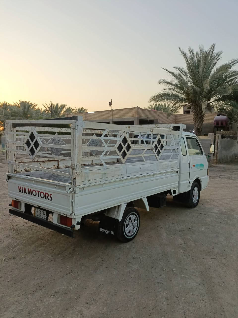السلام عليكم كيه بنكو للبيع موديل 94 رقم بابل سنويه مشروع وطني مكفولة كير محرك اكسل شاصي حداديه كهربائيات كلهه شغاله تخم تاير 7 چنكال السياره حلوه 
السعر 50 وبيه مجال 
المكان بابل 
الرقم ***********
