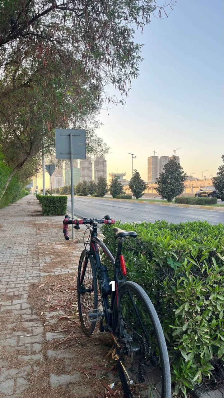 🚴 Funn GT700s – دراجة طريق (Road Bike) يابانية
🔹 إطار ألمنيوم مقاس 50 سم (20 إنش)

🔹 عجلات 700C / 28 إنش

🔹 مجموعة Shimano Tourney

🔹 إطارات Kenda

🔹 عجلات ألمنيوم أصلية من Funn

🔹 مقود، ستيم، وعمود مقعد أصلي من Funn

🔹 فرامل ديسك Tektro Lyra

🔹 مزودة بـ Aerobars لراحة أكبر في المسافات الطويلة.

✅ دراجة ترحال بامتياز.

✅ عملية ومريحة للتنقل اليومي والسفرات الطويلة.

✅ تم استخدامها في رحلة من الموصل إلى أربيل وأثبتت كفاءتها.

✅ جاهزة للاستخدام.

🎁 مع هدايا مجانية للمشتري.

💰 السعر: 350 ألف دينار عراقي.

سبب البيع: متروكة وما أستعملها.

📞 للاستفسار والتواصل: ***********

المكان الموصل الجانب الايسر
