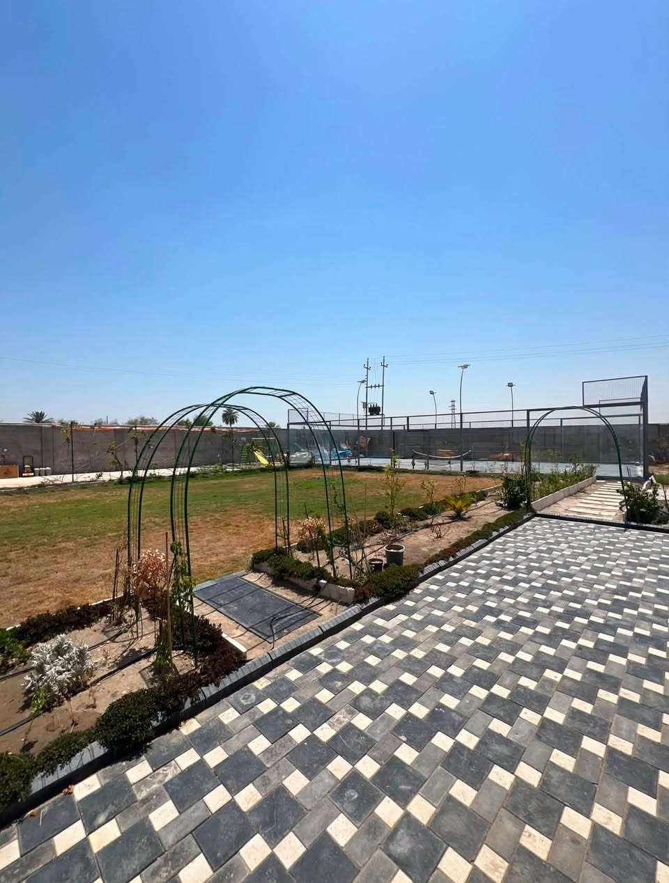 مزرعة للبيع بغداد الرضوانية الشرقية بئر الحمام مساحه 2 دونم ركن مربعه تحتوي على بستان ومحميه حيوانات وملعب بادل وكره طائرة وكراج سيارات مزروعه اشجار حمضيات ونخيل تحتوي على دار استراحه حديث يحتوي على 3 غرف نوم و5 صحيات ومطبخ واستقبال وصاله معا مسبح بنظام اوڤر فلو ومسبح اطفال وجلسه مائيه المزرعة مجهزه بمنظومه طاقه شمسيه المزرعه مسيجه سياج بلوك برتفاع 3متر ملبوخ وكامل مزرعه كلش حلوه شغل درجه أولى مؤثثة فاخر تحتوي على ميز بليارد وبلازمه وسبالت كامله من كل نواحي تصلح ايجار او مزرعة خاصه طابو زراعي سند 25 منطقة مخدومة ماء اساله وكهرباء تبعد عن الشارع العام 100متر استفسار اتصال او واتساب ***********
