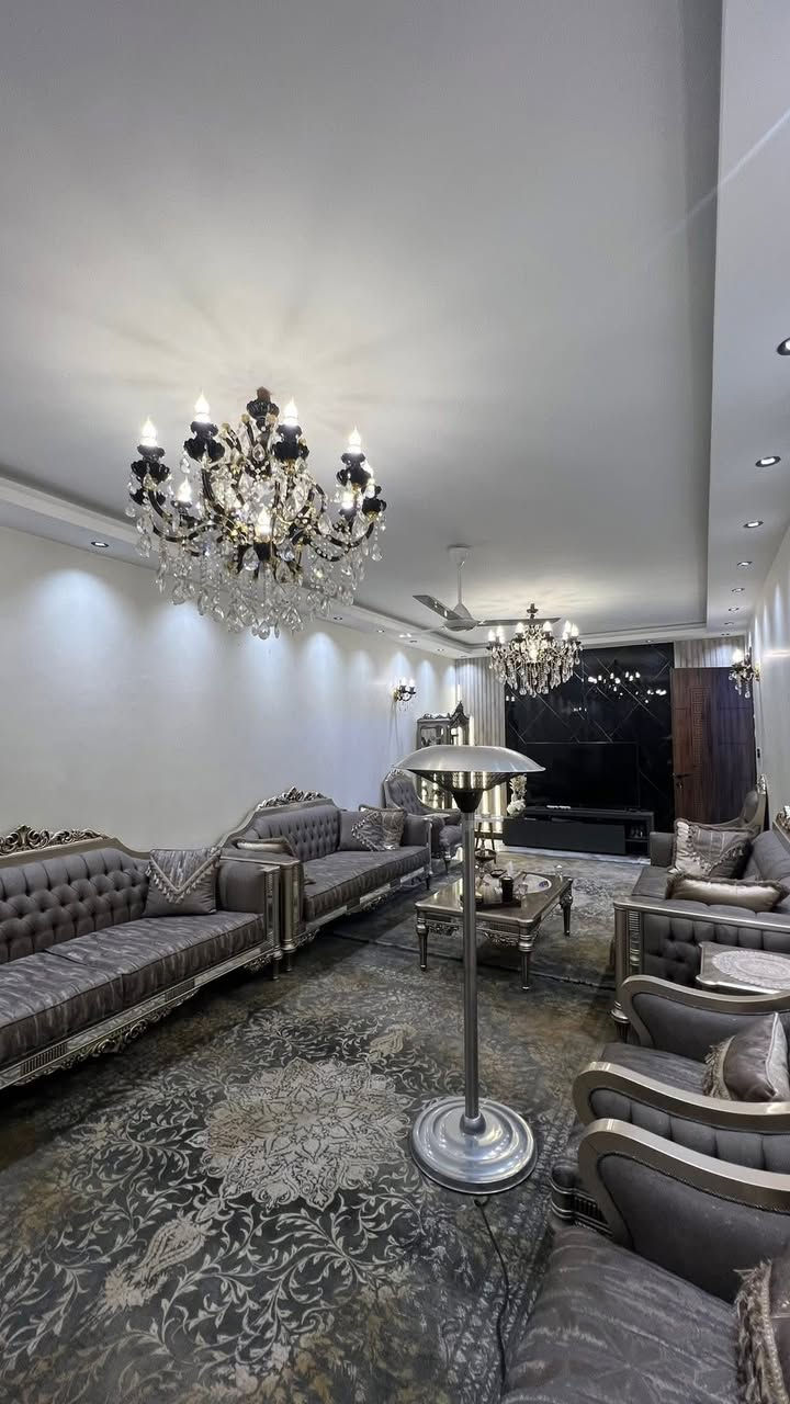 #مكتب_الودق_للعقار
دار للبيع شارع فلسطين محلة 510  شارع الطارق مساحة الدار 335 متر 
واجهة 11.16 متر 
نزال 30 متر 
سنة البناء 2017
يحتوي على كراج /صالة/استقبال/مطبخ/خدمات/منور/ 
7 غرف نوم 

#للأستفسار_يرجى_الاتصال_او_المراسلة 

☎️مهندس مصطفى واتساب *********** 

استقبل العروض فقط على هذا الرقم ***********
