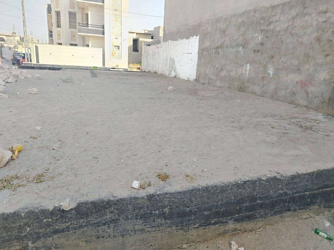 #عقارات_ارض_الصفوة_في_الرمادي
#عروضنا_ما_تخلص
قطعة أرض للبيع في الرمادي مركز المدينة
حي البكر __ مقابل المطعم الملكي ...
ركن 205 متر __ شارع 10 متر
تحتوي على رباط ومدفونة _ بيها اجازة بناء
طابو صرف __ تحويل مضمون بأسم المشتري
خدمات التبليط والمجاري قيد الانشاء
السعر 💰خاص
ملاحظة  __ ممكن مرواس القطعة مع بيت في التأميم
***********
***********
***********
يتوفر واتس آب ✅
عنوان المكتب _الرمادي _التأميم _الشارع العام _30 تموز
بجانب مخبز الفرقان
