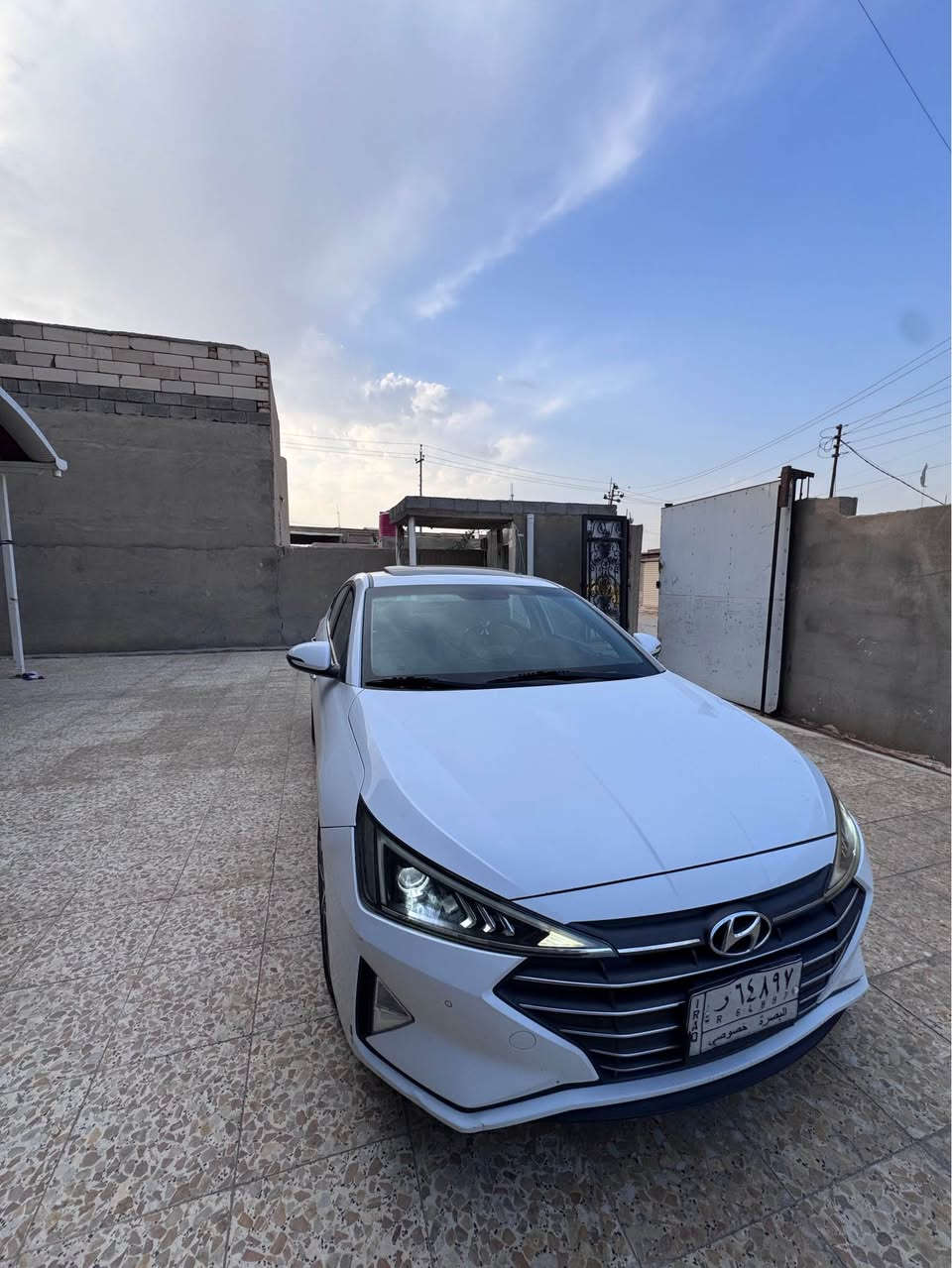 النترا 2019 شكل 20 خليجي بصره بسمي  السياره حلوه ونصيفه مال بيت بيهه حالوب خفيف جداً  وبارد ب صدوق الخلفي ول باب بي دحجه خفيفه اقل لشبر وصار بي صبغ قليل جدا السياره فول موصفات  محرك كير كفاله حداديه جديده السعر150 وبيهه مجال قليل لشراي 
*********** البصرة, العراق
