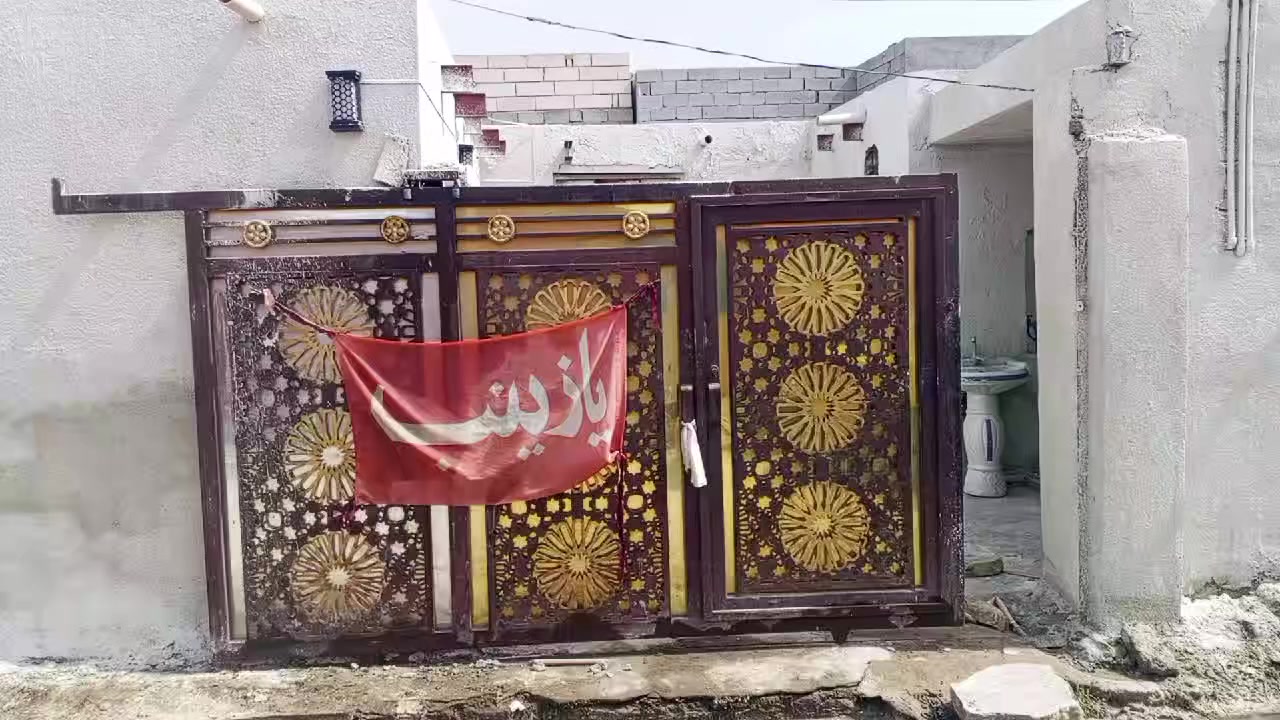 بيت زراعي للبيع المساحة
180صوب بني ركاب  قريب على شارع  30
 السايدين  مقابيل اسواق يونس 
غرفتين وصاله وستقبال وصحيات مطبخ 
الاتصال على الرقم ***********
