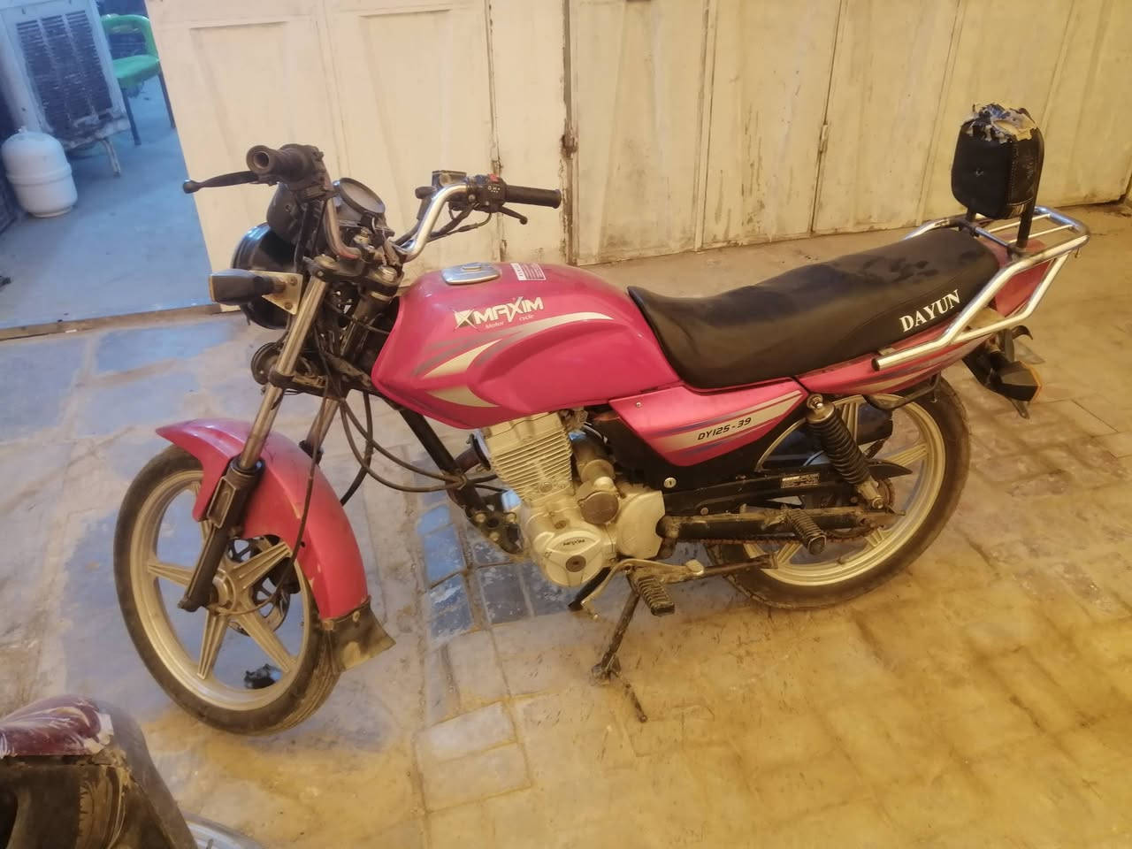 للبيع اوراق أصولي موديل 18 نضافته شوفت عينك دراجه بلاديه جاهزه من كلشي جديده الشراي يتصل *********** مكاني كربلاء الاتصال فقط
