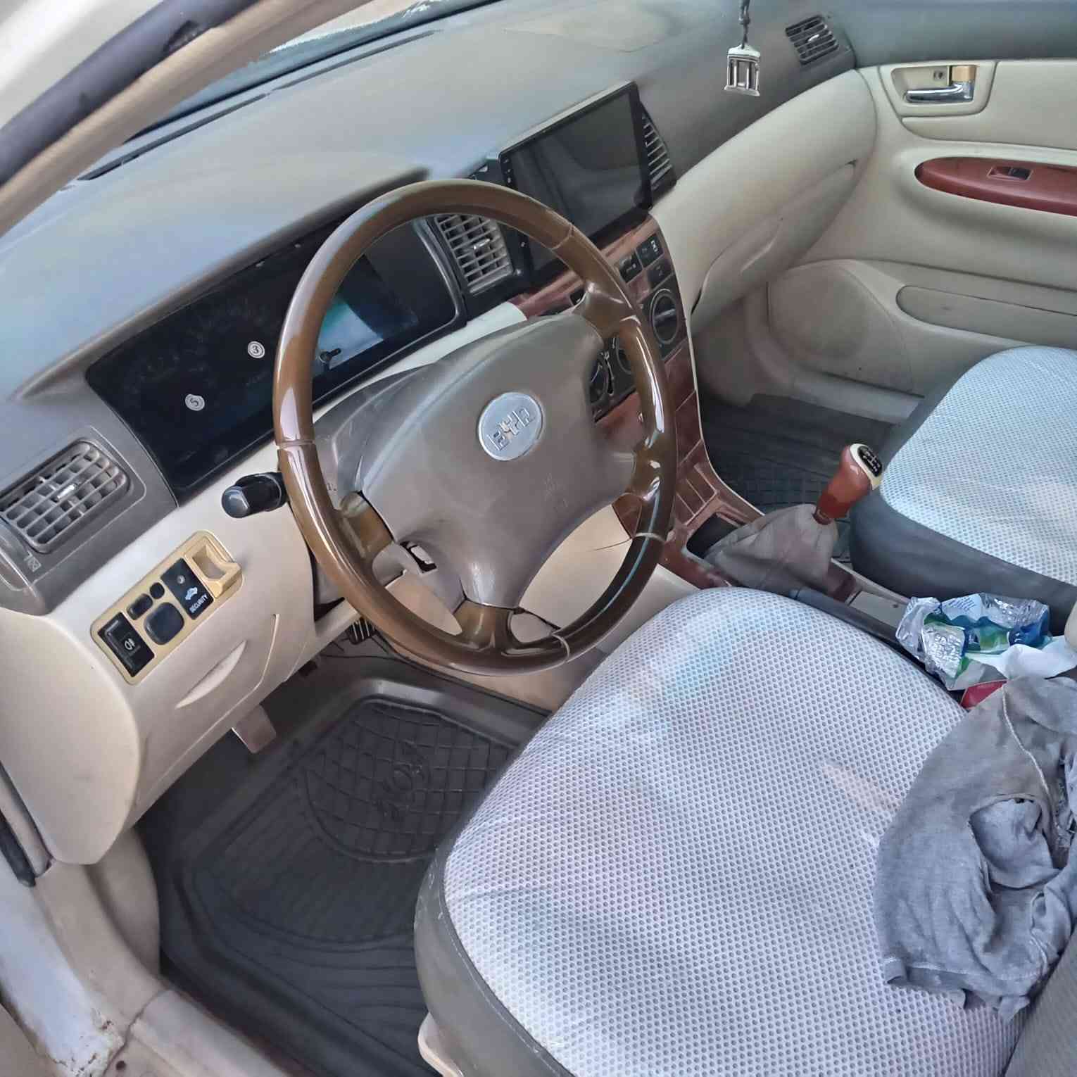 السلام عليكم سياره للبيع موديل 11 
 بي واي دي اف 3 رقم انجليزي سياره خير من الله تخم تاير مكينه لانسر  مسيبوشي السعر ٤٠ بيهه مجال حك الجيه عنوان النجف رقم تلفون ***********
