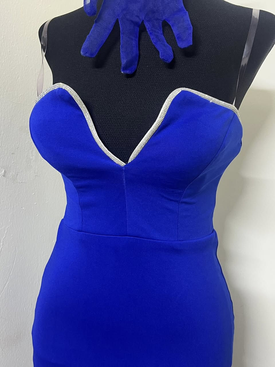 بنات عندي هذا فستان لبسته بس مرتين 
سعره قفل ب30 ويا كفوف هم قياسة 38 
بس الي ترديه تدخل خاص مكاني بغداد وزيريه ماعندي توصيل


**إذا كنت صاحب هذا الإعلان وتريد حذفه لأي سبب، رجاءا أرسل رسالة إلى الدعم الفني**