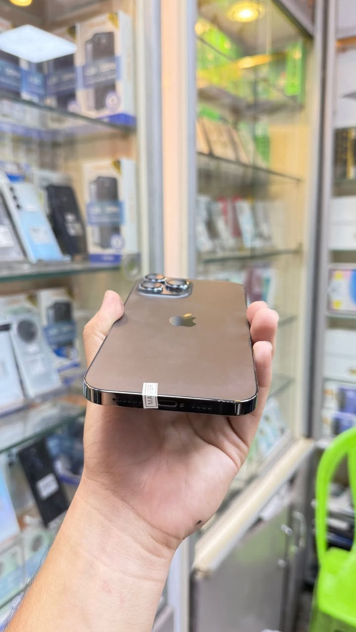 ايفون ١٣ برو ماكس ذاكره ٢٥٦ بطاريه ٨٧ بلاديه الجهاز نظيف مابي شخط نظافه ميه بالميه مكفول لا داخل صيانه ولا مرفوع وين ما تحب افحص 
مكاني /ذي قار / قضاء الفجر
للتواصل/***********
